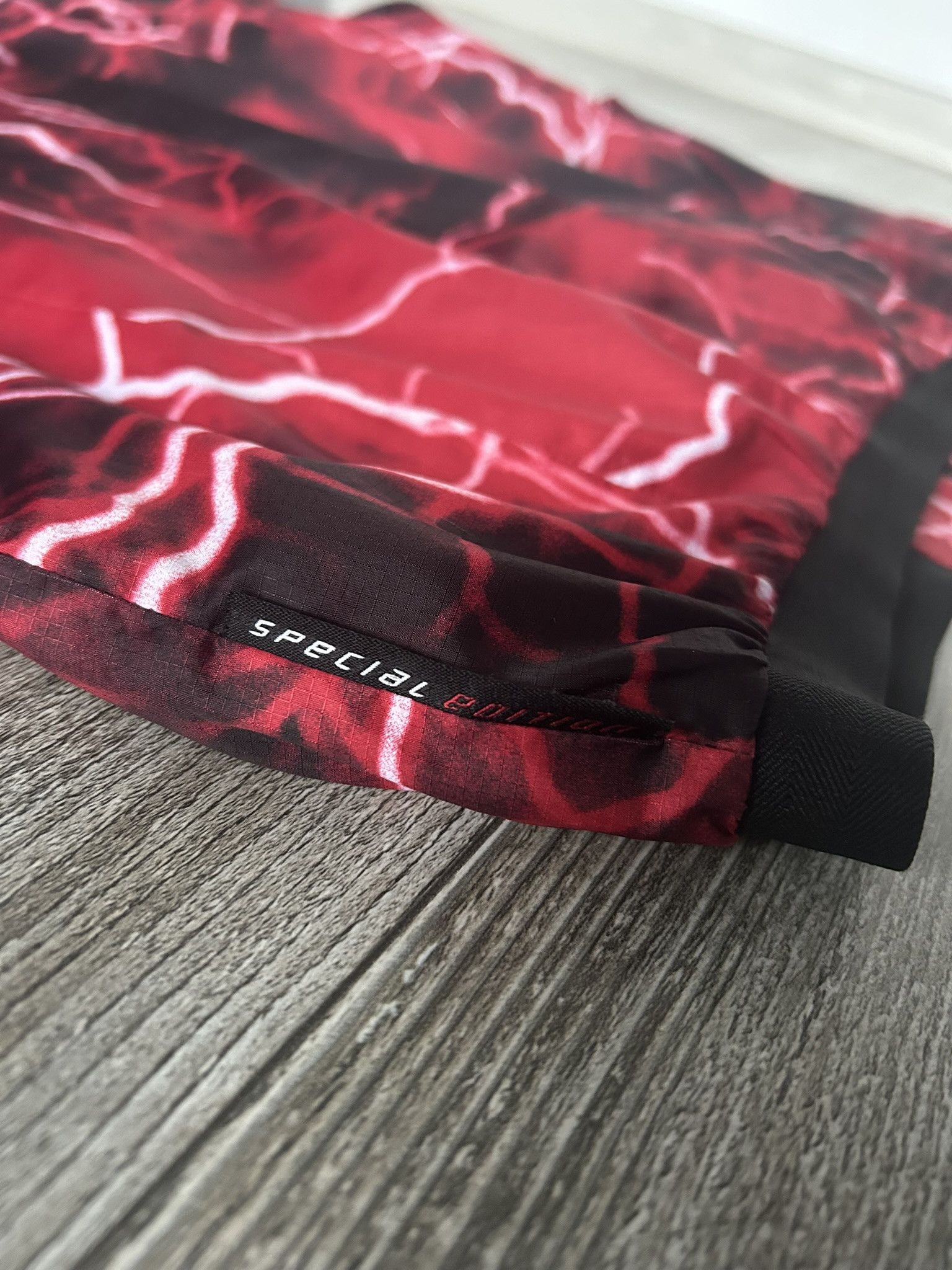 Nike Nike Windbreaker Jacket Red Lightning Print Hooded Vintage Size US S / EU 44-46 / 1 - 16 Thumbnail