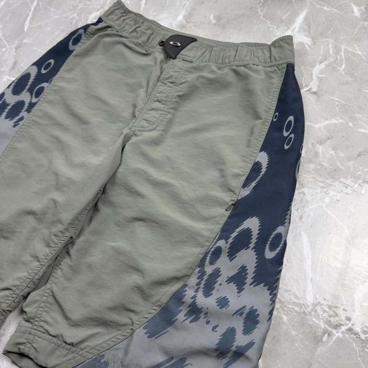 Oakley Archive☠️ Vintage Oakley Monogram Red Tab Shorts Size US 32 / EU 48 - 4 Thumbnail