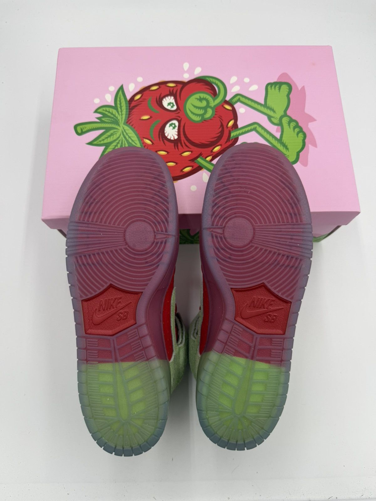 Nike SB Dunk High Strawberry Cough (Special Box) Size US 9.5 / EU 42-43 - 6 Thumbnail