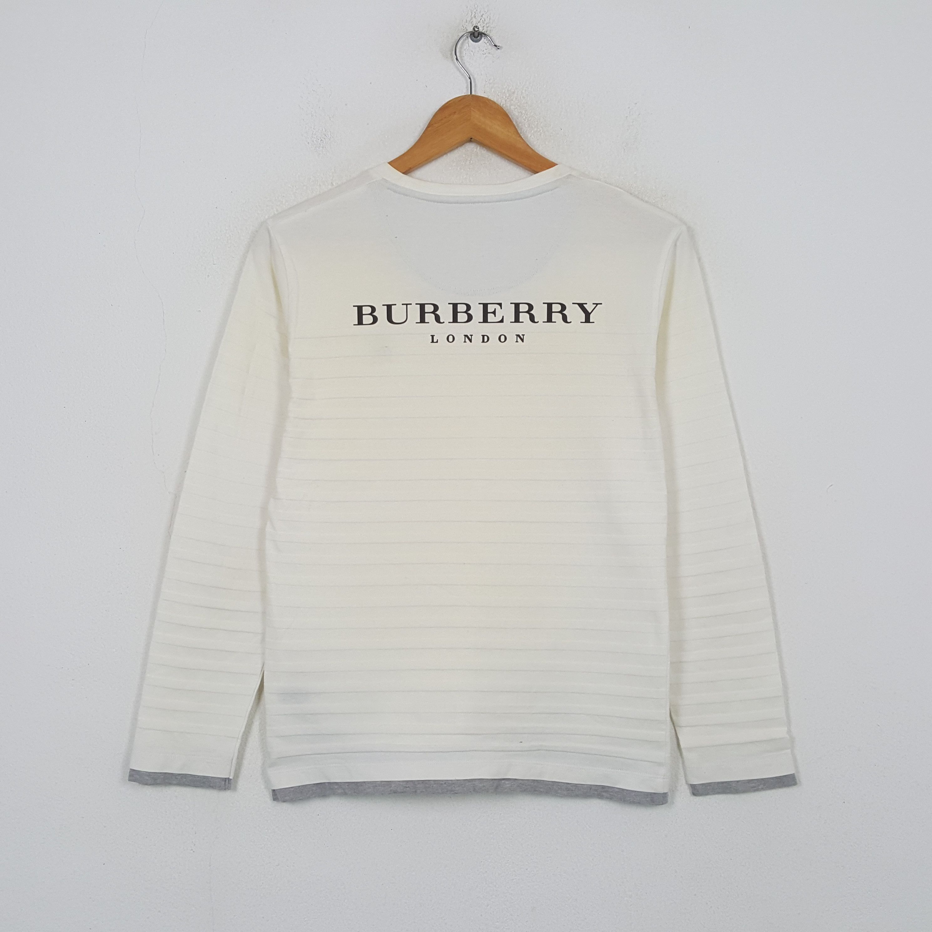 Burberry Vintage Burberry London Long Sleeve T-shirt RR30 Size US S / EU 44-46 / 1 - 1 Thumbnail