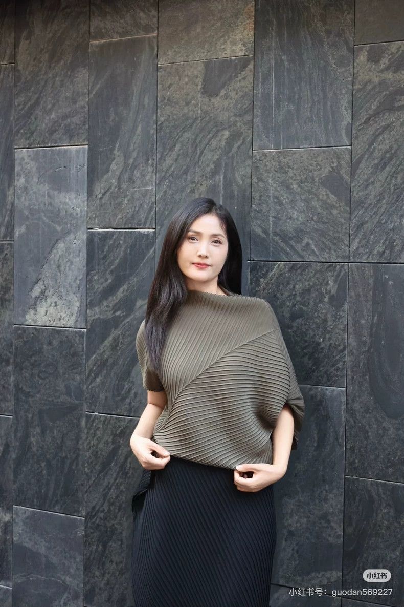 Issey Miyake Issey Miyake size:2 Khaki asymmetrical pleated vest Size S / US 4 / IT 40 - 9 Thumbnail