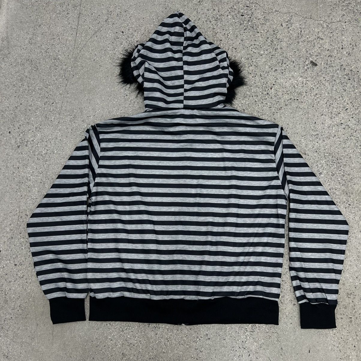 Japanese Brand Black and Grey Fur Lined Striped Hoodie Size US S / EU 44-46 / 1 - 3 Thumbnail