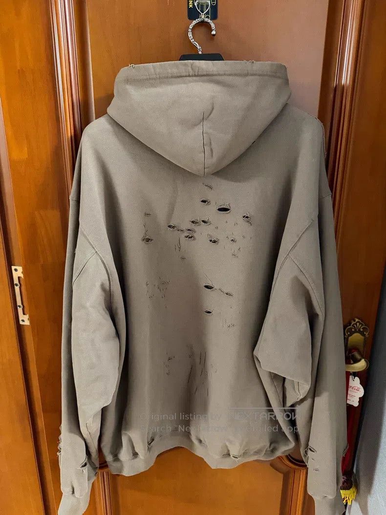 Balenciaga Balenciaga Distressed Hooded Sweatshirt Beige Size US M / EU 48-50 / 2 - 2 Thumbnail