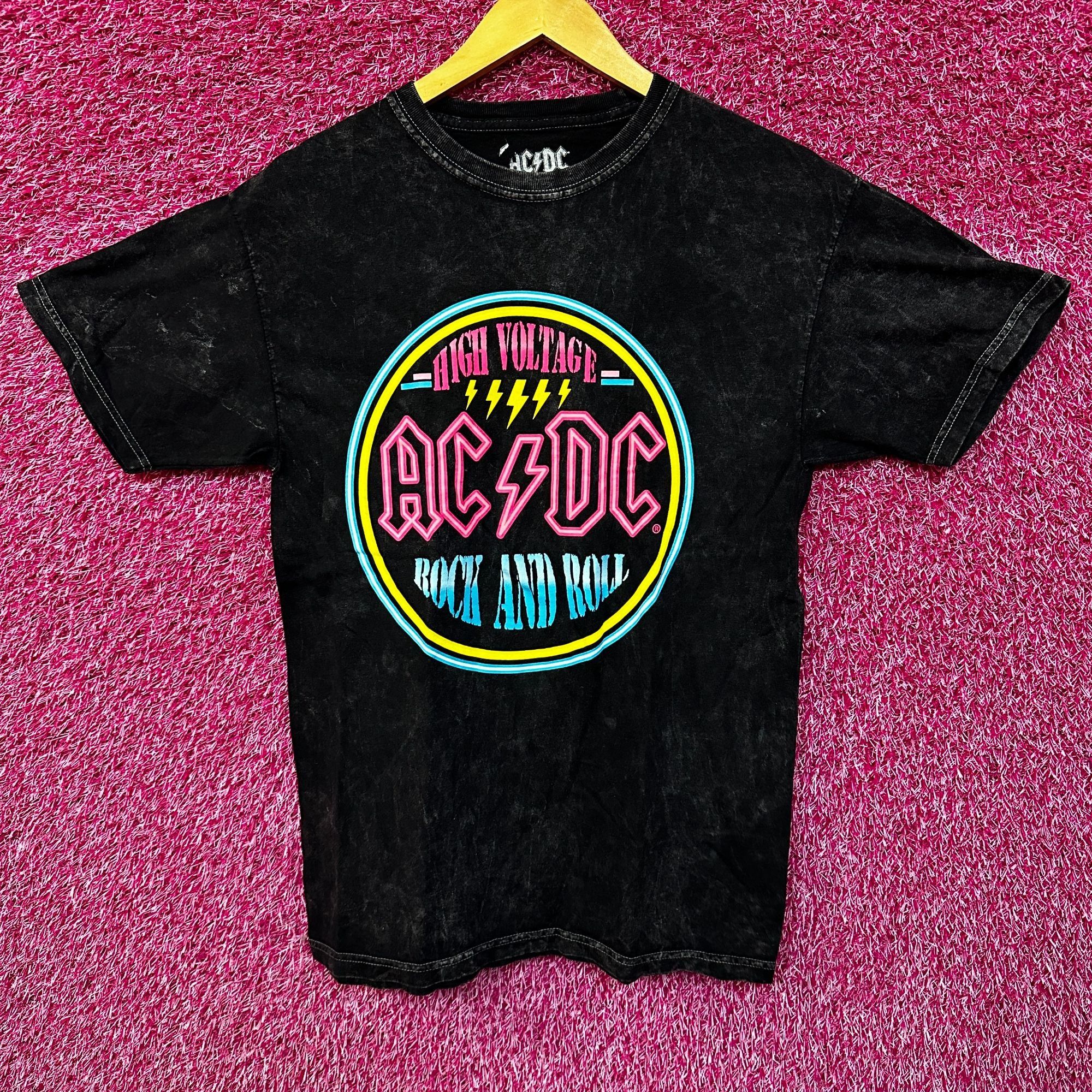 AC/DC AC/DC Hells Bells High Voltage Tshirt size Medium Size US M / EU 48-50 / 2 - 1 Thumbnail