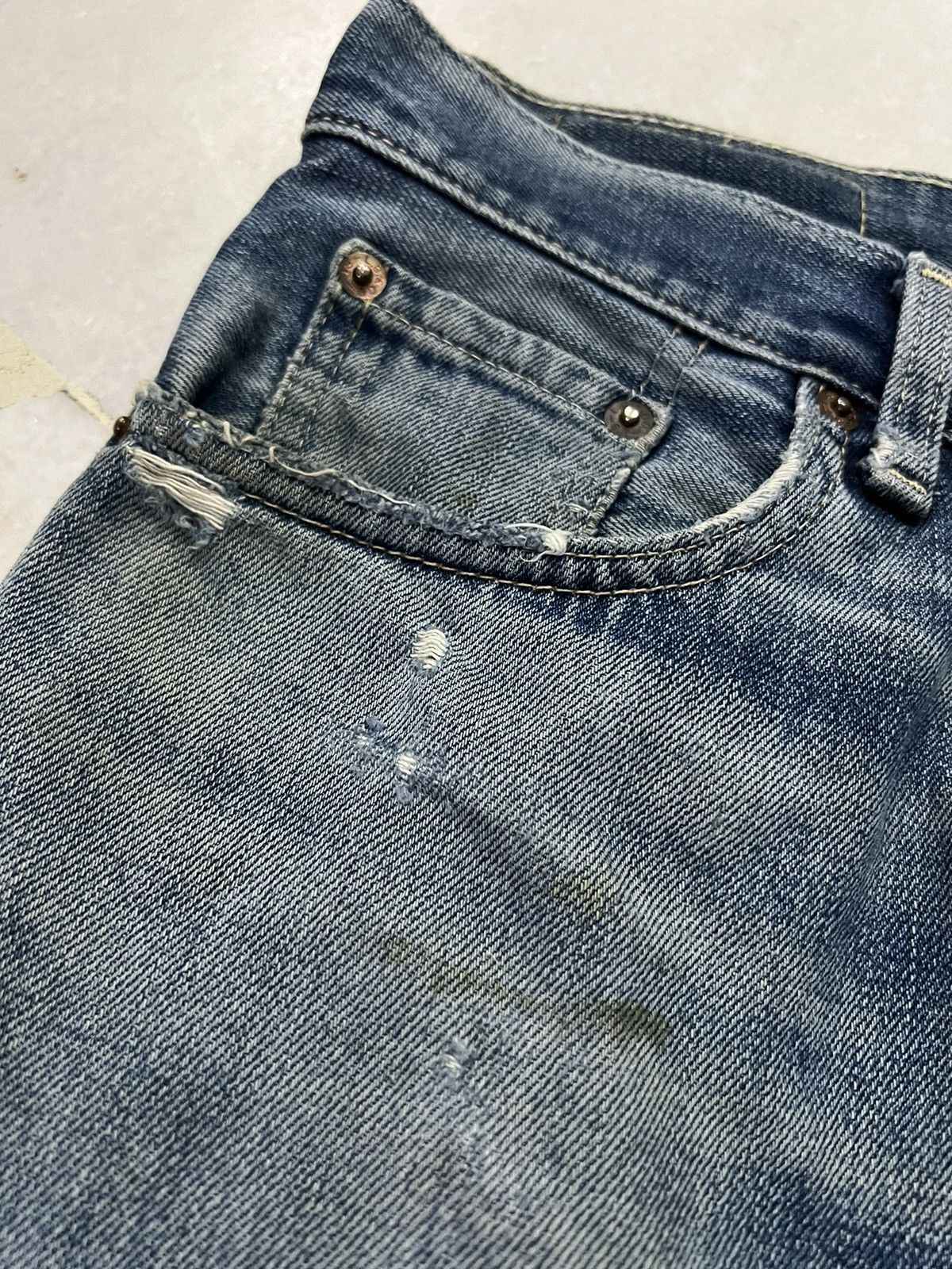 Levi's Vintage Levis 502 Faded Blue Distress Jeans Size US 31 - 9 Thumbnail