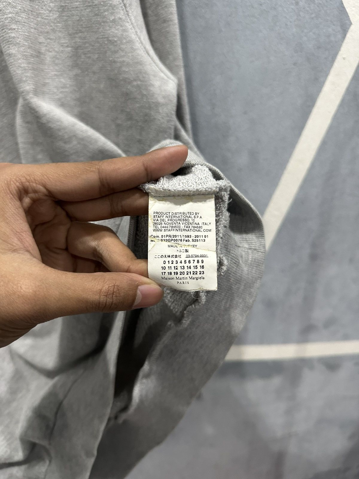 Maison Margiela Maison Martin Margiela MM6 Asymmetrical Sweatshirt Size US M / EU 48-50 / 2 - 10 Thumbnail