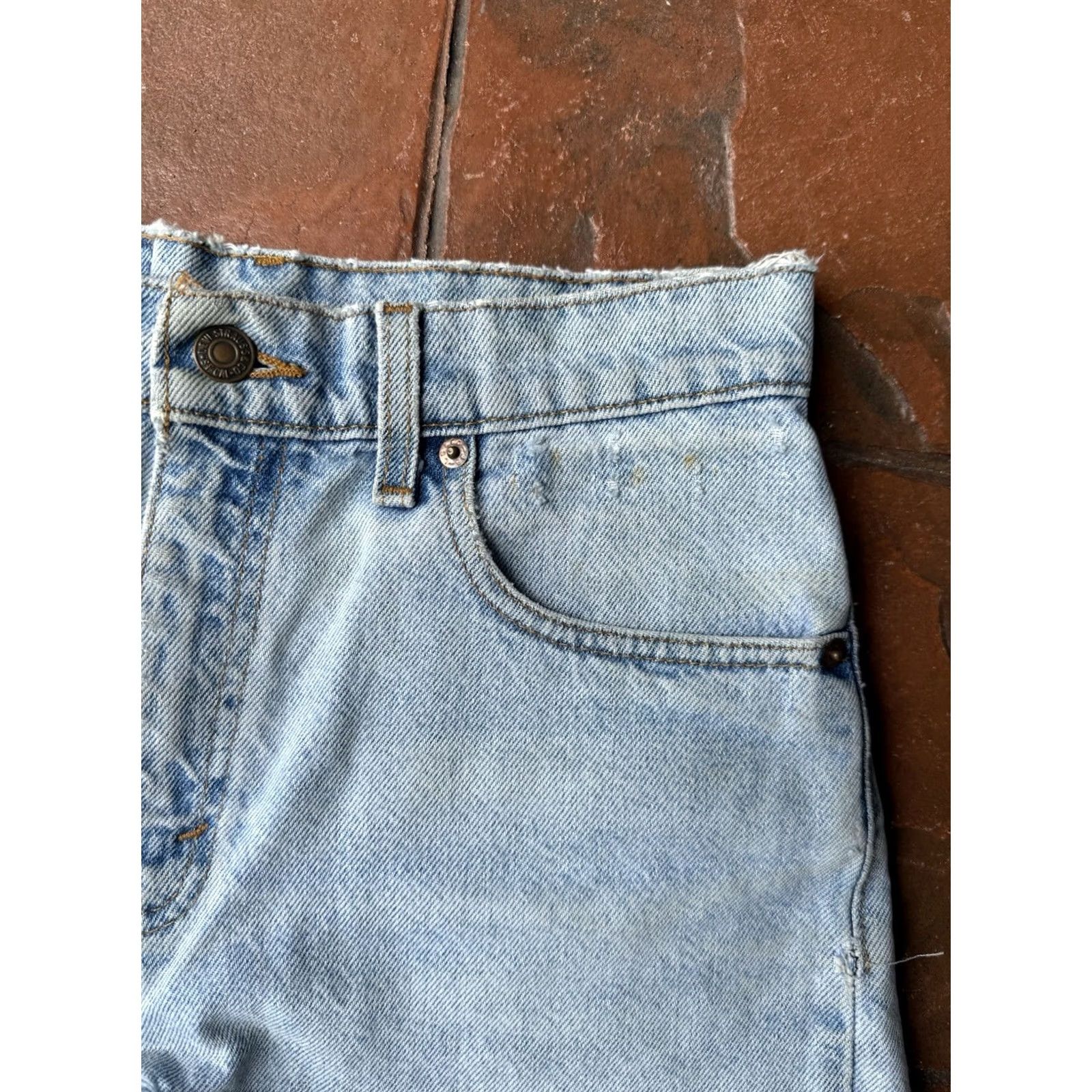 Levi's VINTAGE Levi's 550 Cut Off Jean Shorts Womens 7 Blue Denim Distressed USA Shorts 90s Mens? Womens Size 28" / US 6 / IT 42 - 5 Thumbnail