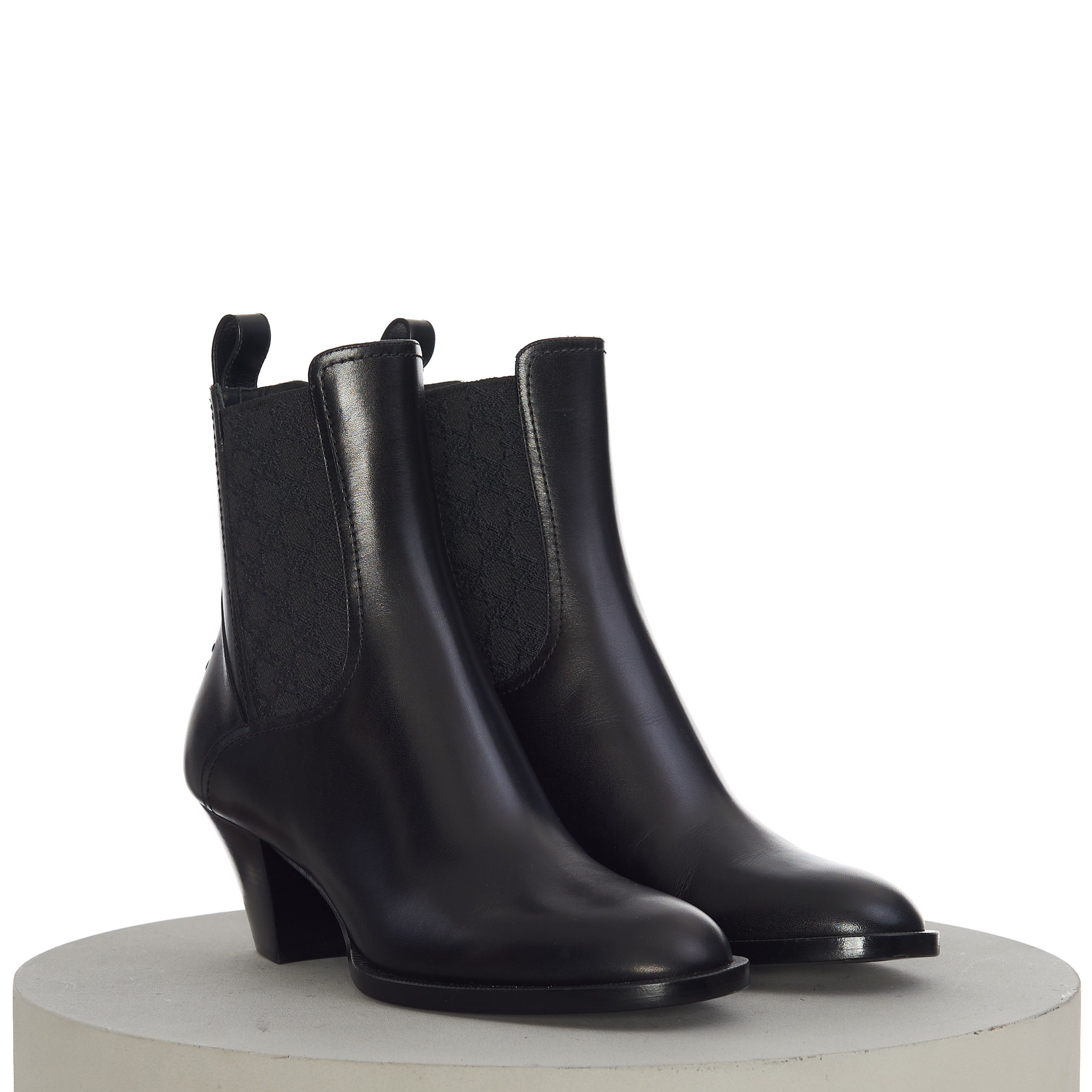 Fendi Karligraphy Boots In Black Leather With Medium Heel Size US 8 / IT 38 - 1 Thumbnail