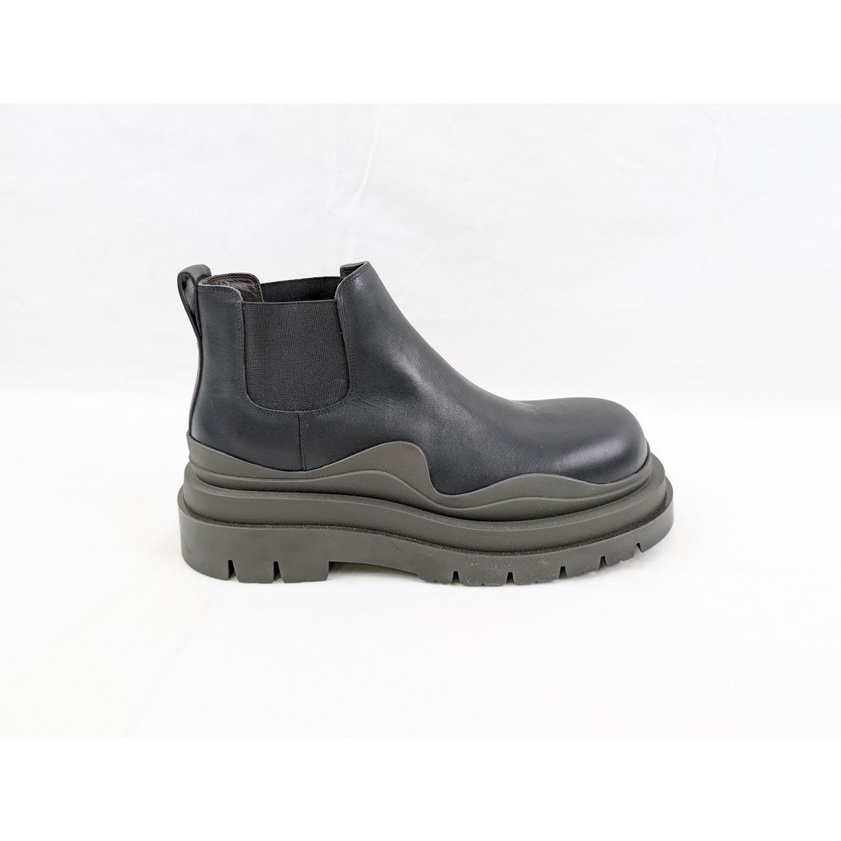 Bottega Veneta o1rshd1 Military Calf Tire Ankle Boots in Black Size US 11 / EU 44 - 1 Thumbnail