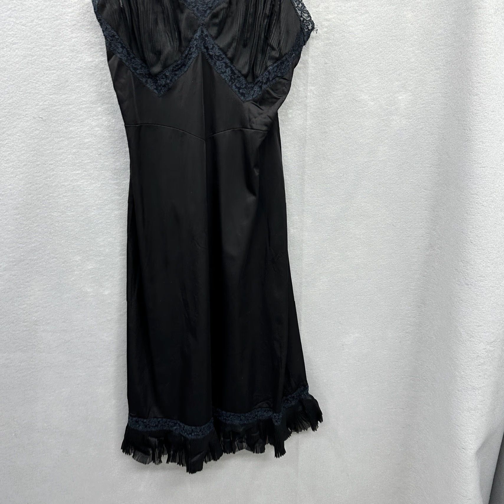 Vintage VINTAGE Vanity Fair Slip 36 Black Nylon Full 70s 60s Pin-Up Sissy Coquette Decade 1960s Mens Womens Girls Boys Size ONE SIZE - 3 Thumbnail