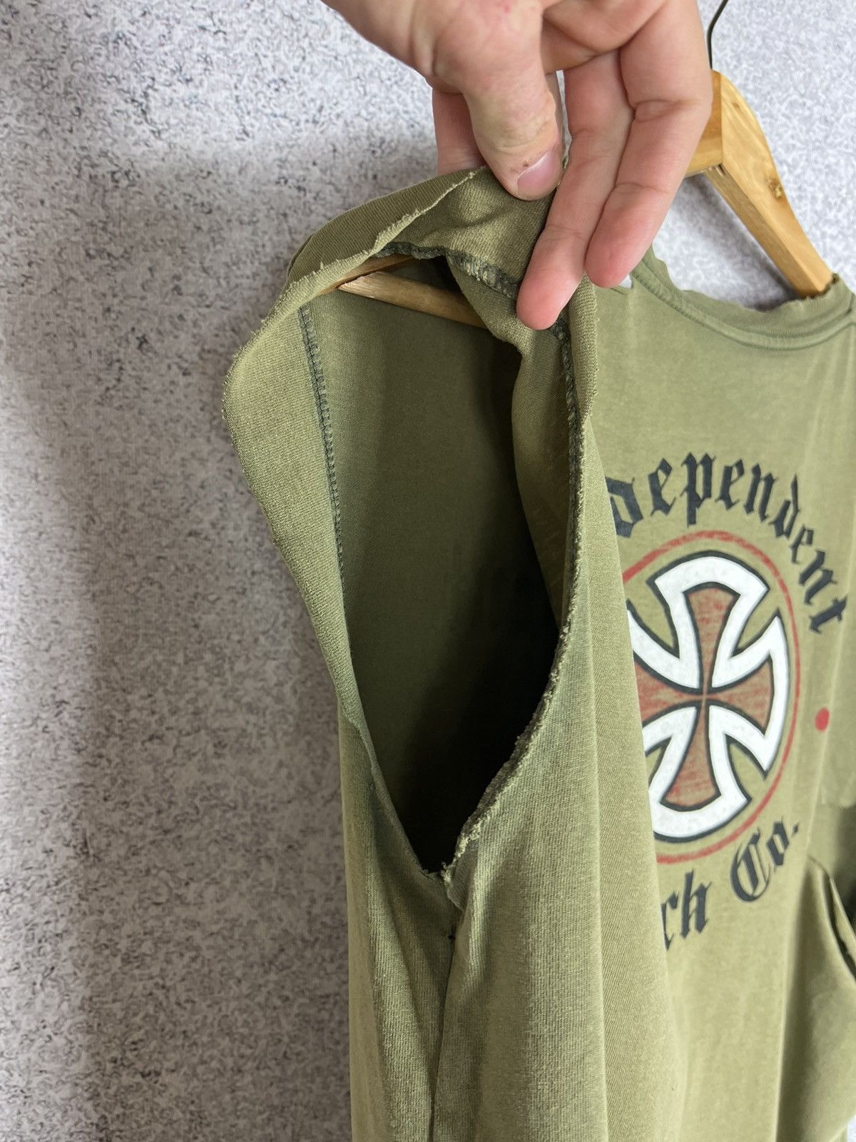 Independent Truck Co. Vintage Independent Truck Ko Big Logo Trashed Tee Sun Faded Size US M / EU 48-50 / 2 - 12 Thumbnail