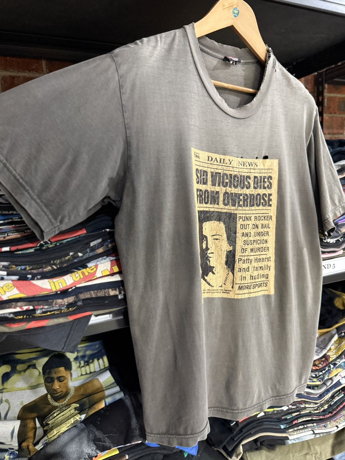 Band Tees Thrashed Vintage Sid Vicious Dies From Overdose Sun Faded T Size US L / EU 52-54 / 3 - 7 Thumbnail
