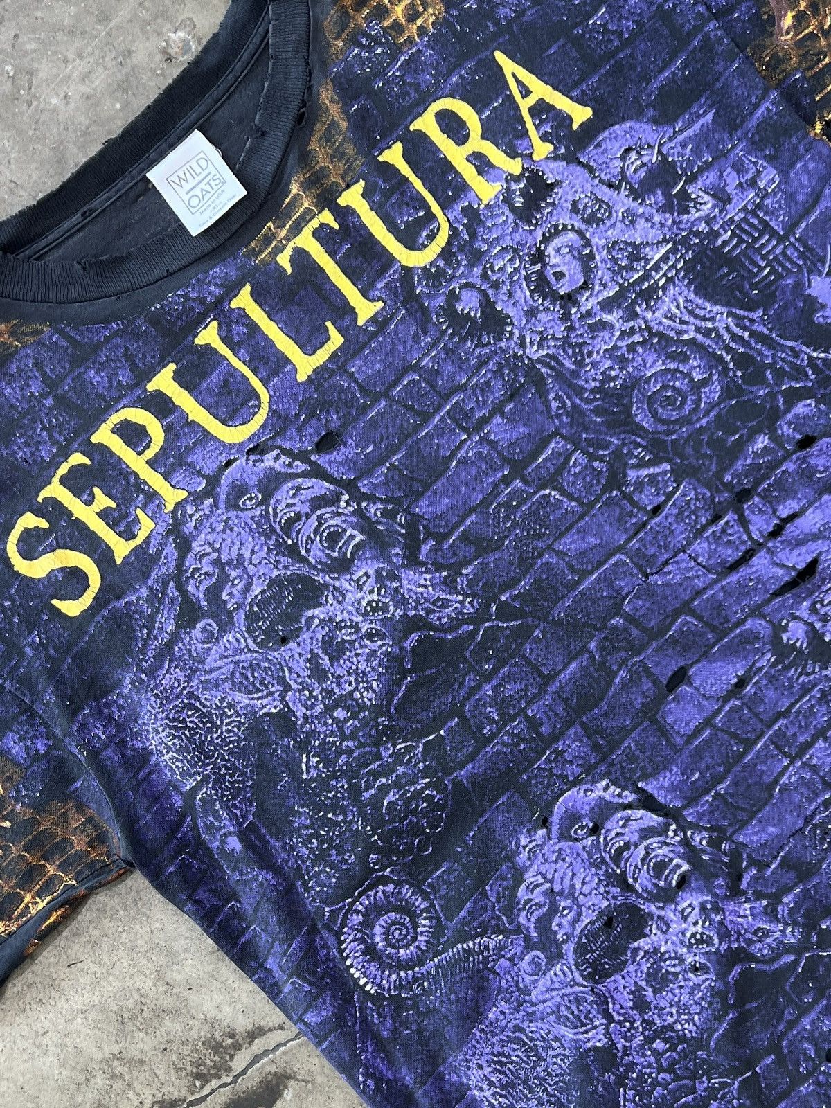 Band Tees Vintage AOP 1993 Sepultura Chaos Thrashed Tee XL WIld Oats Size US XL / EU 56 / 4 - 1 Thumbnail