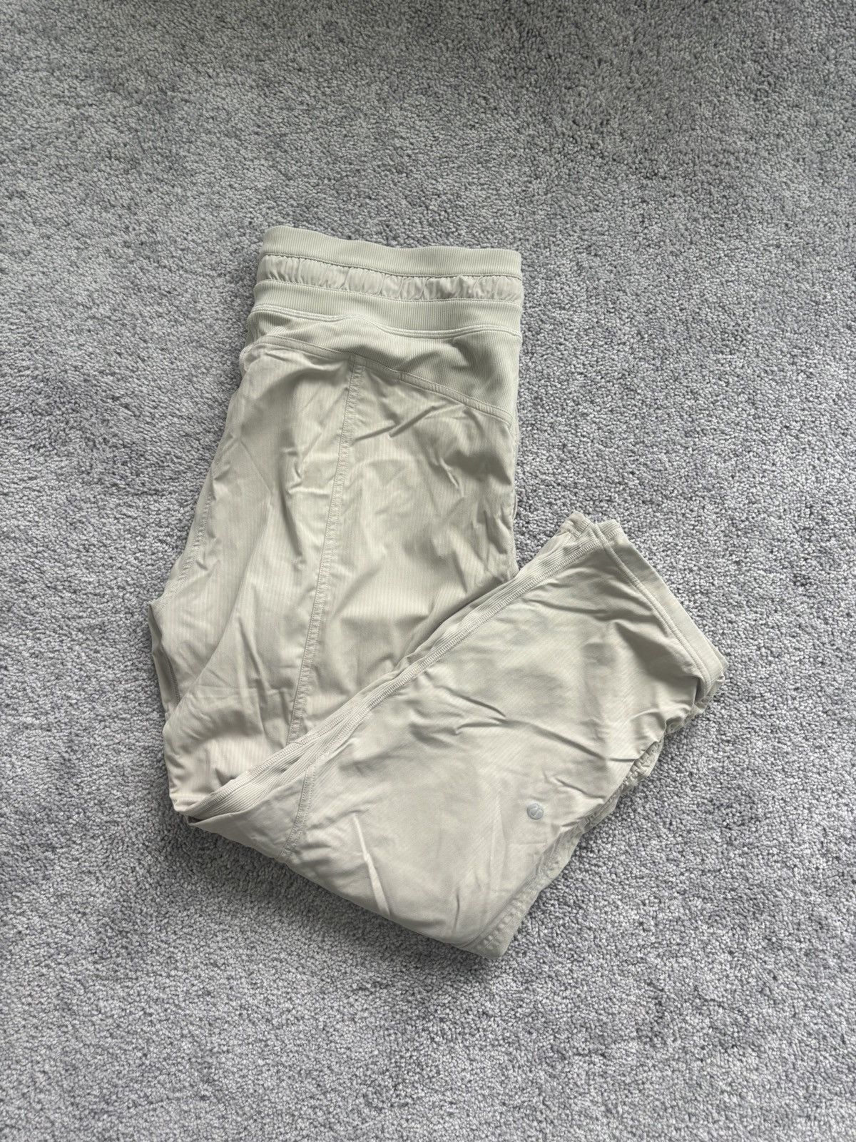 Lululemon Lululemon cream/tan crop pants Size 32" / US 10 / IT 46 - 4 Thumbnail