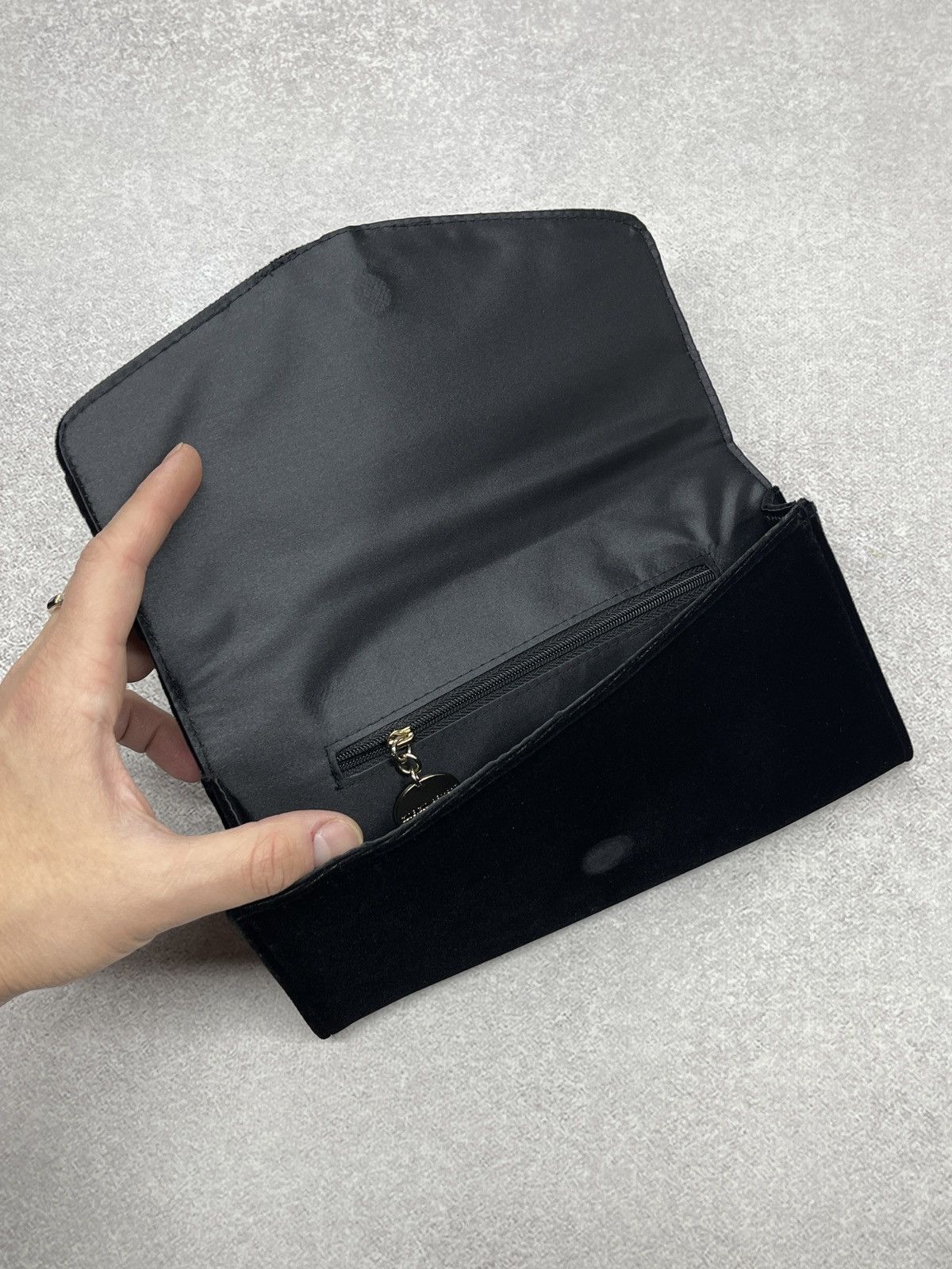 Giorgio Armani New Giorgio Armani Black Velour Clutch Size ONE SIZE - 8 Thumbnail