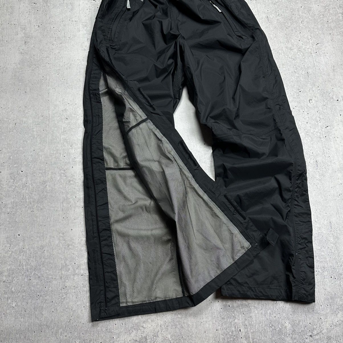 The North Face Vintage The North Face Hyvent Nylon Pants size XL Size US 36 / EU 52 - 9 Thumbnail