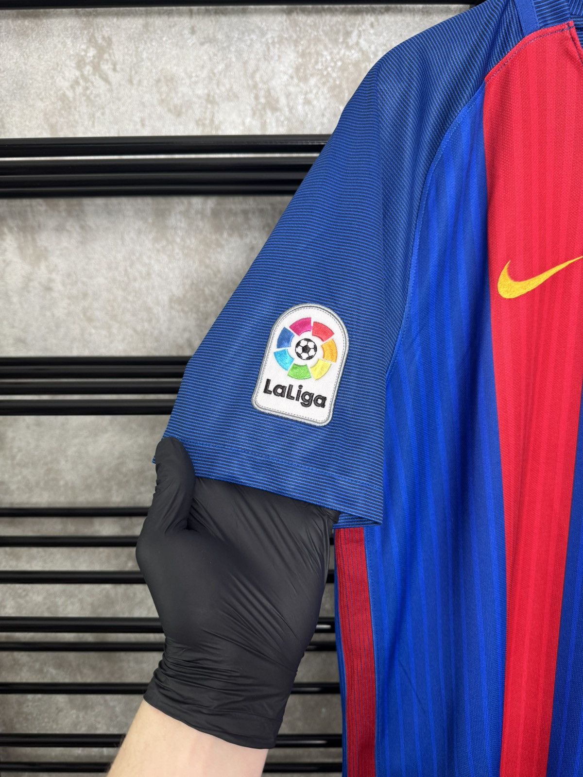Nike Vintage Nike Barcelona Iniesta #8 Jersey Football Shirt Size US M / EU 48-50 / 2 - 4 Thumbnail