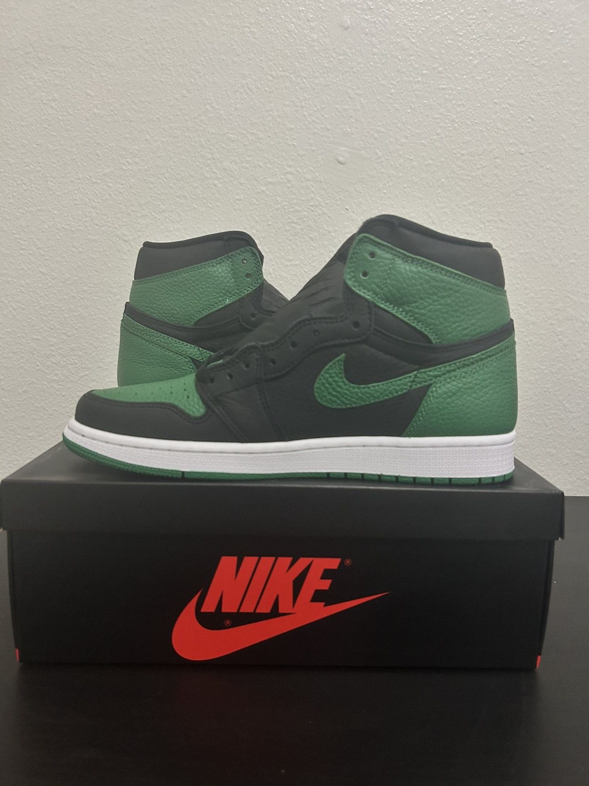 Jordan Brand × Nike Jordan 1 High Pine Green Size US 9 / EU 42 - 3 Thumbnail