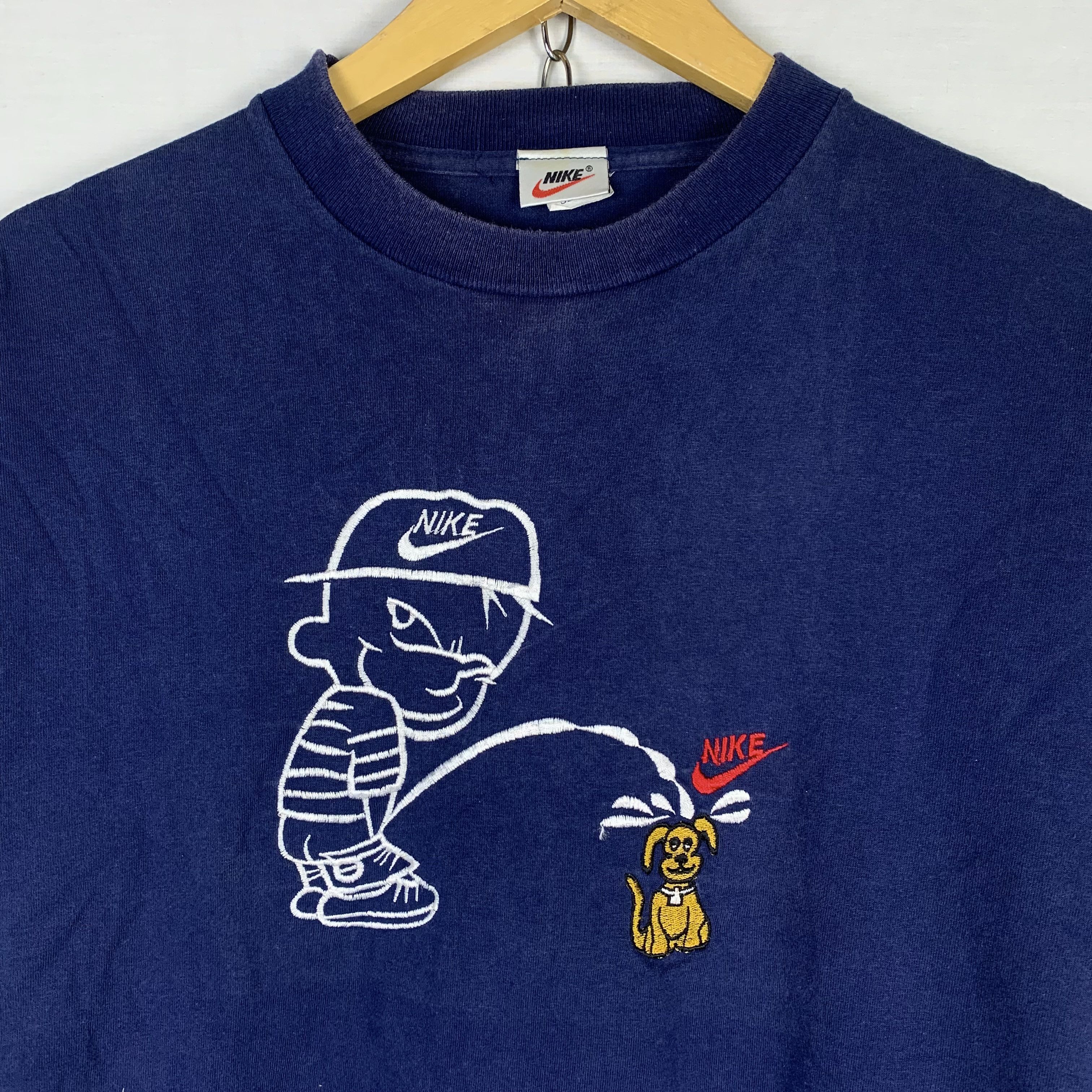 Nike Vintage Nike Calvin Peeing Tshirt Size US M / EU 48-50 / 2 - 2 Thumbnail