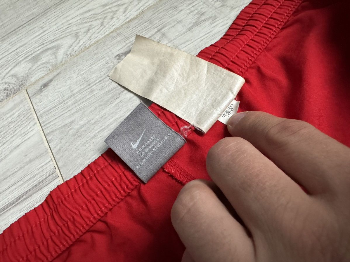 Nike × Vintage Vintage women’s Nike Swoosh shorts Size 32" / US 10 / IT 46 - 4 Thumbnail