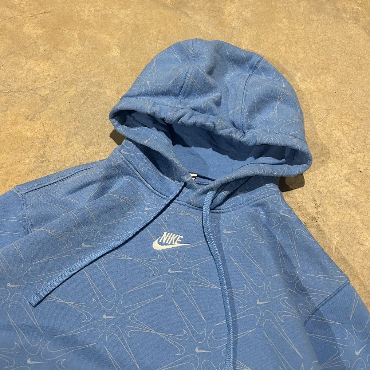 Nike × Vintage Essential Vintage Y2K Nike Center Logo AOP Baby Blue Hoodie Size US L / EU 52-54 / 3 - 4 Thumbnail