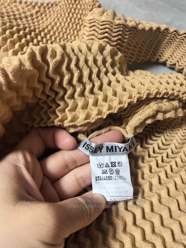 Issey Miyake Issey Miyake Camel Crew Neck Long Sleeve Top Size M / US 6-8 / IT 42-44 - 3 Thumbnail
