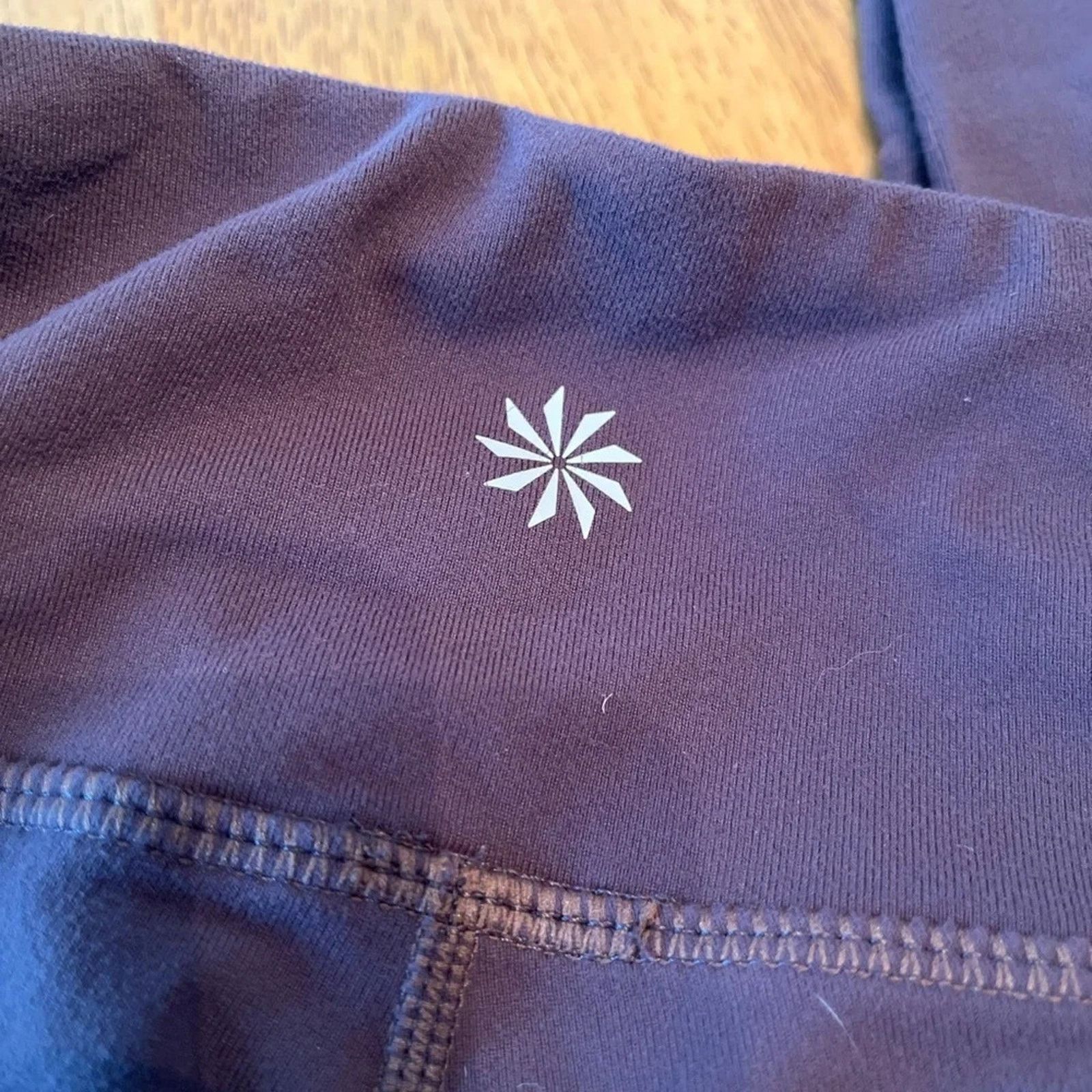 Athleta Athleta leggings. 7/8 length size small. Size 27" / US 4 / IT 40 - 3 Thumbnail