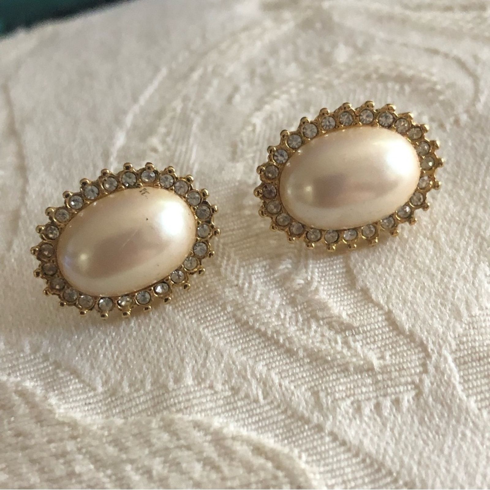 Monet Vintage Monet cream oval pearl halo pierced earrings Size ONE SIZE - 4 Thumbnail
