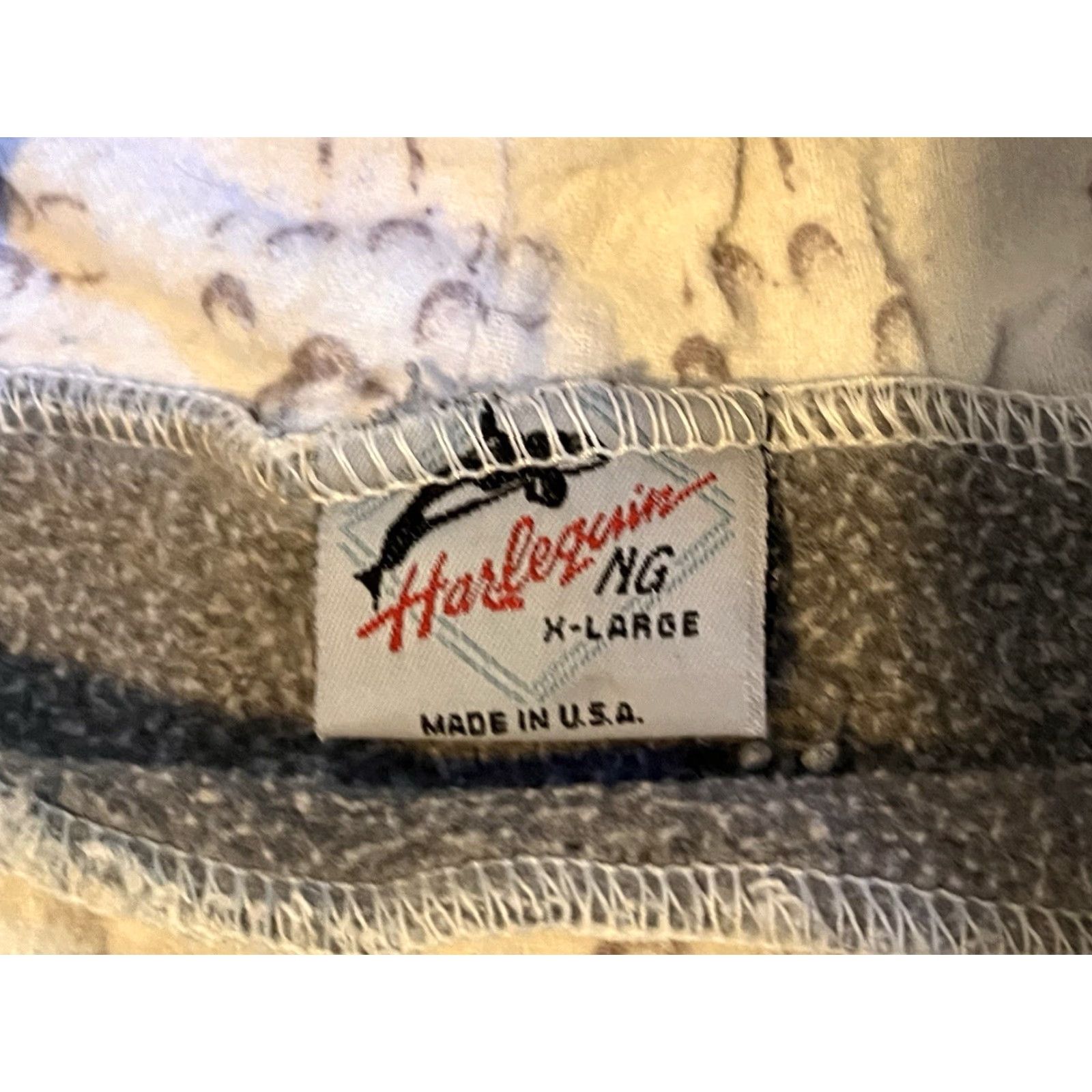 Vintage VINTAGE Harlequin Wolf Sweatshirt Men XL Gray Size US XL / EU 56 / 4 - 5 Thumbnail
