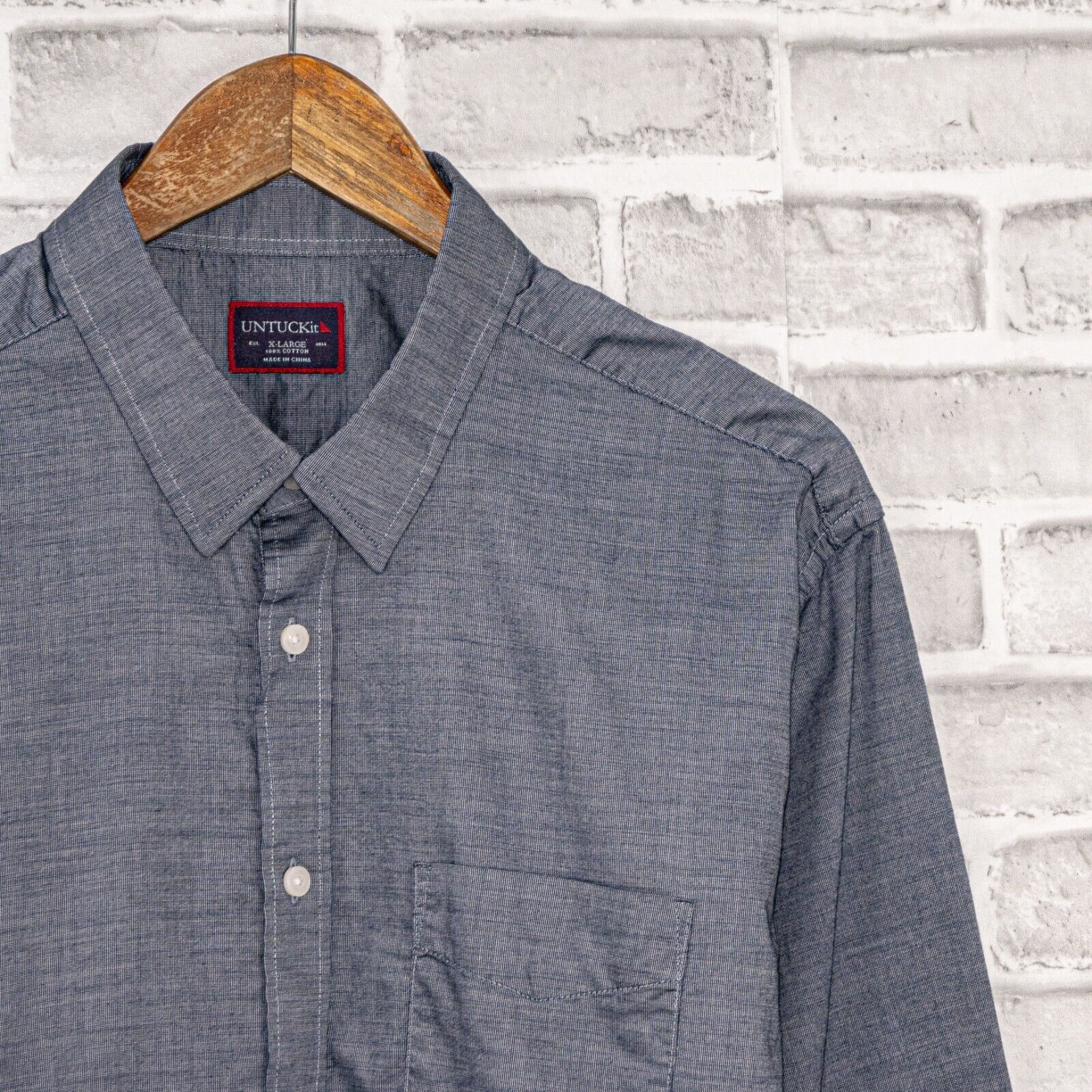 UNTUCKit UNTUCKit Men's Long Sleeve Button up Shirt Gray Chambray Size US XL / EU 56 / 4 - 5 Thumbnail