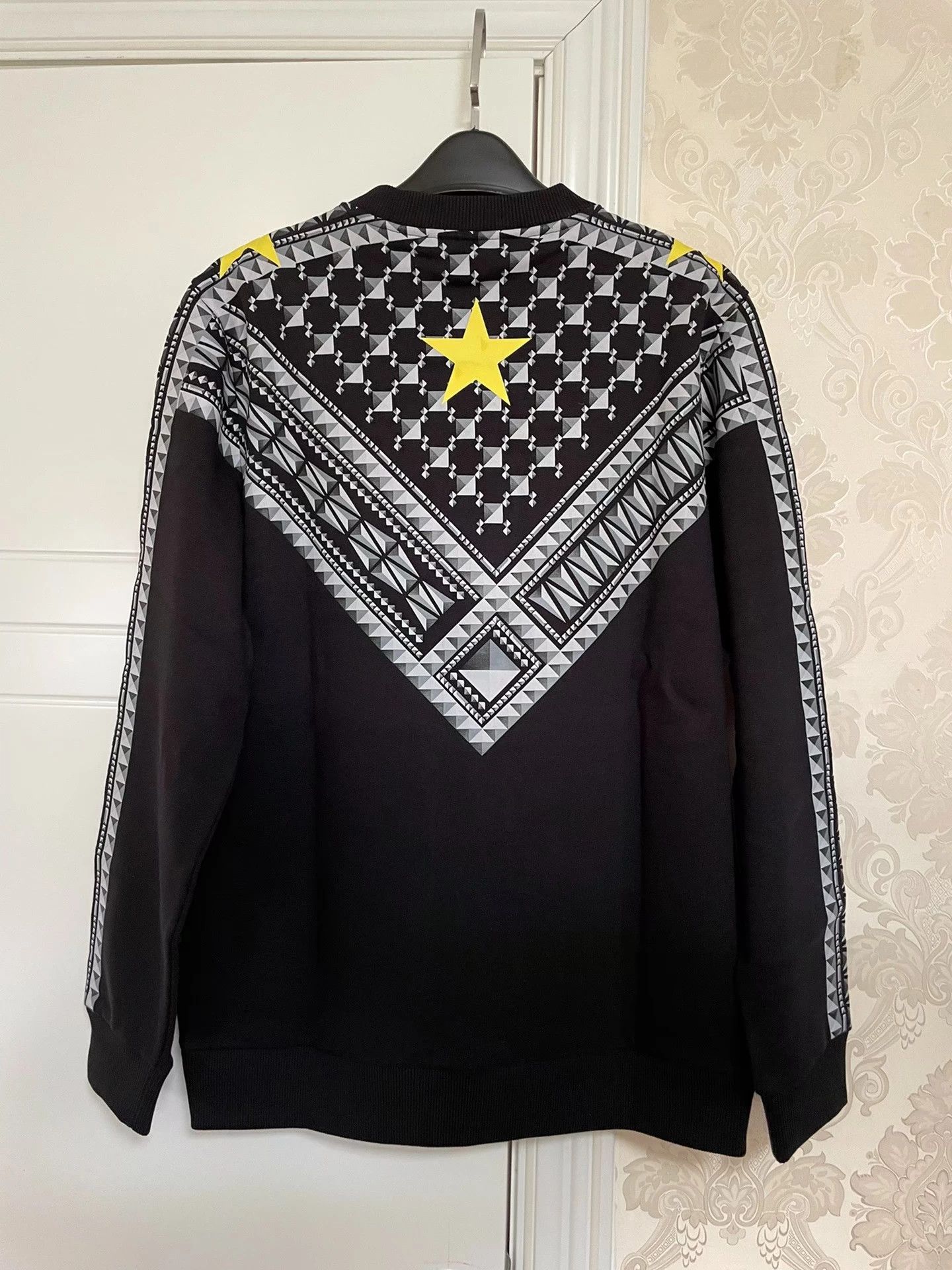 Givenchy Givenchy Inverted Triangle Star Collar Fleece Sweatshirt S Size US S / EU 44-46 / 1 - 2 Thumbnail