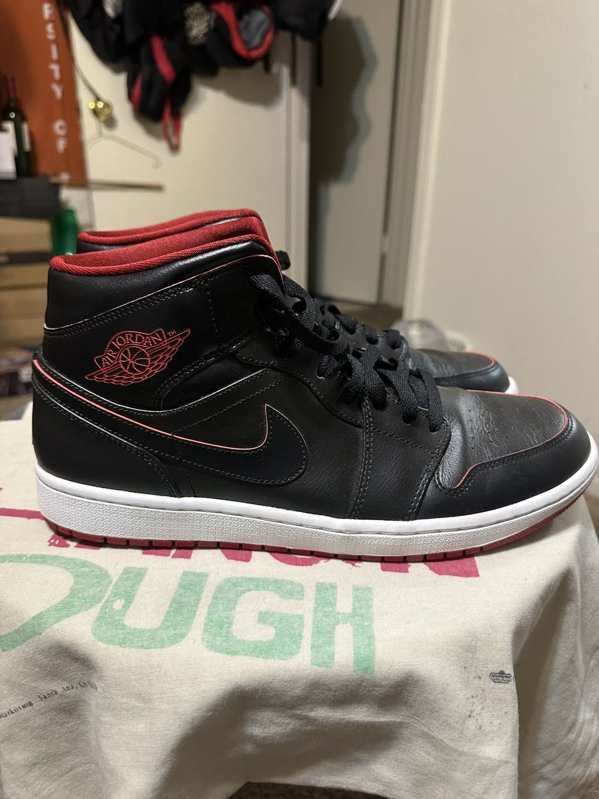 Vintage Nike Air Jordan 1 retro Mid 2015 size 12.5