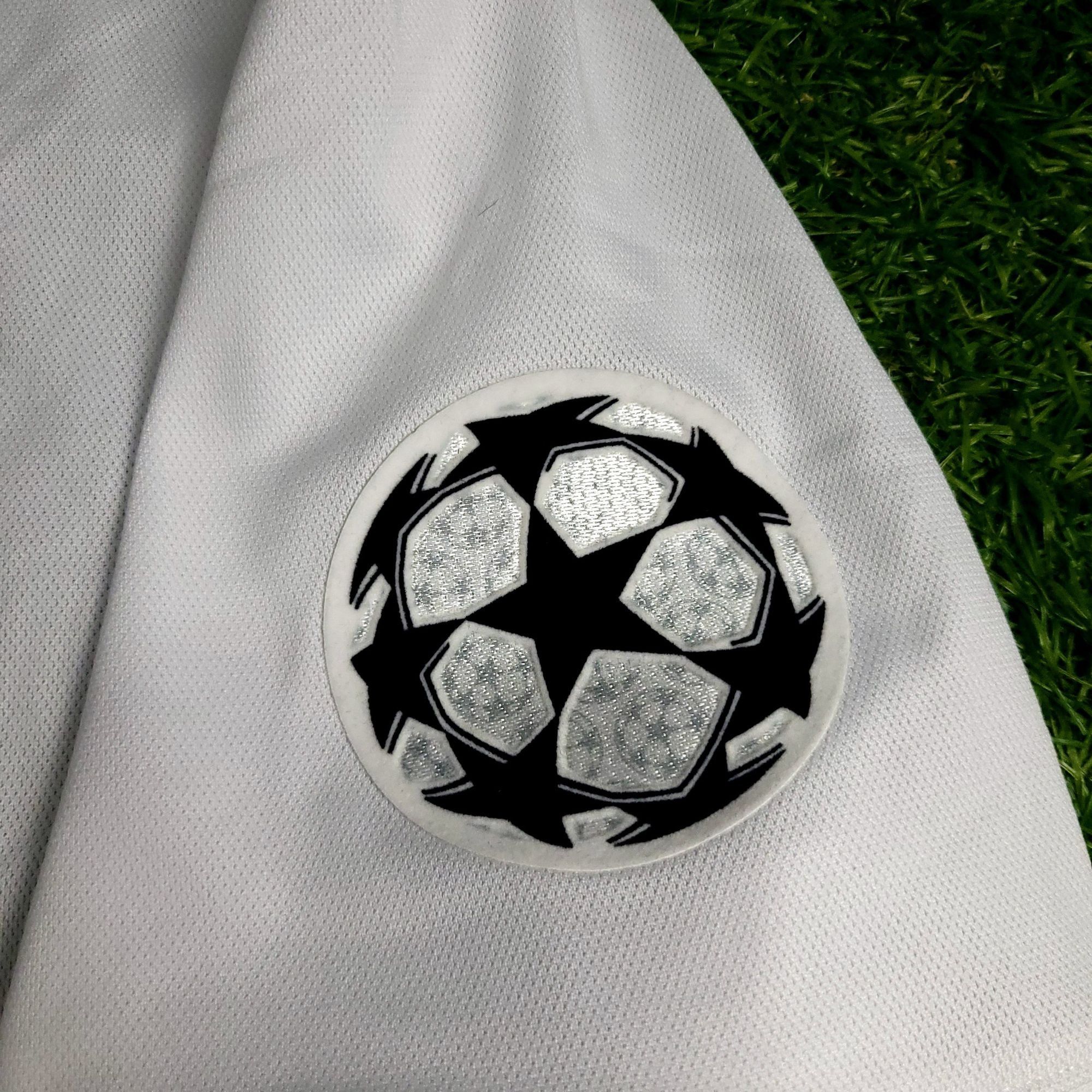 Adidas Ronaldo Juventus 2018 2019 DEBUT UEFA Soccer Jersey BNWT L Size US L / EU 52-54 / 3 - 4 Thumbnail