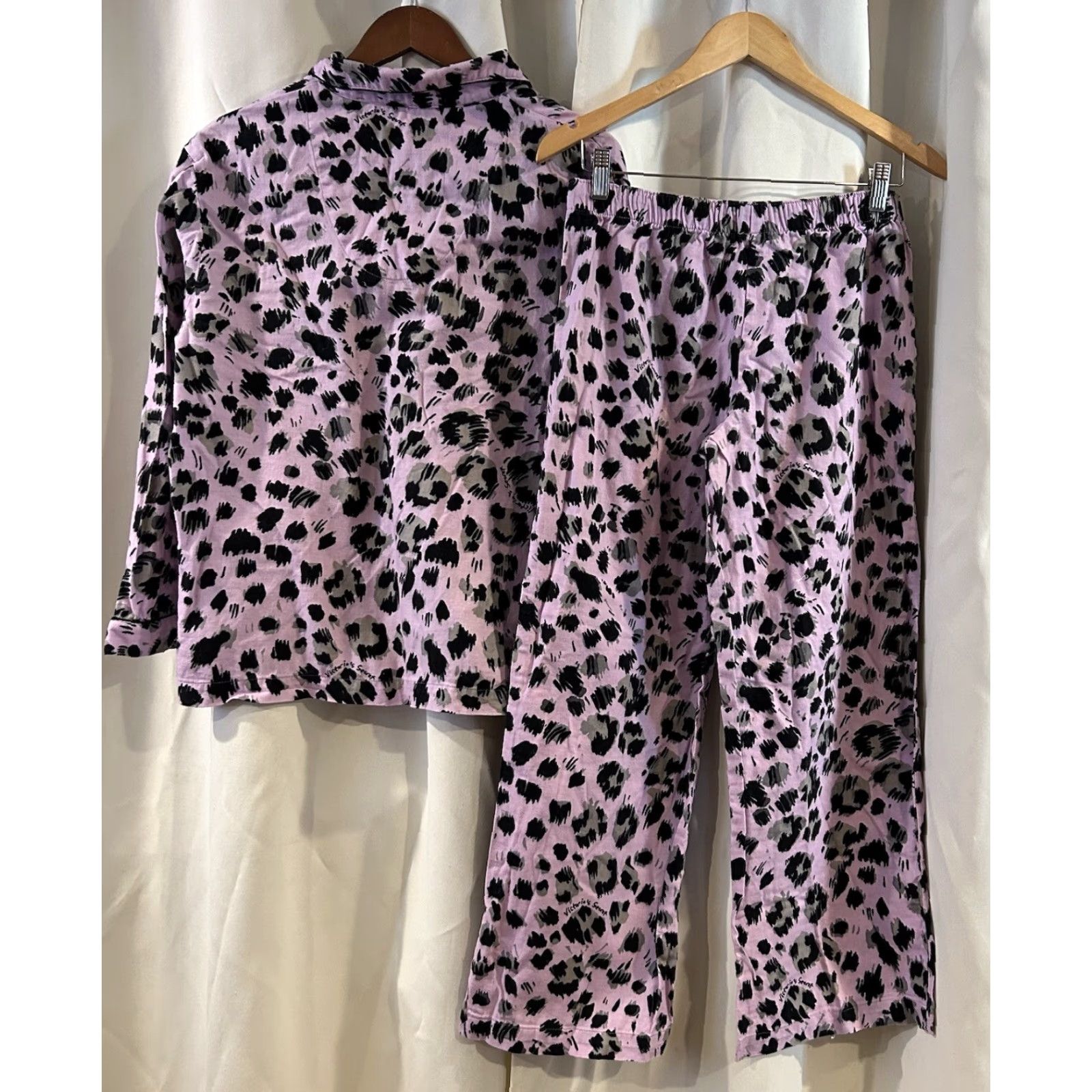 Victoria's Secret Victoria's Secret Leapord Print Fleece Pajama Set Women M Multicolor Long Sleeve Sleepwear Size ONE SIZE - 3 Thumbnail