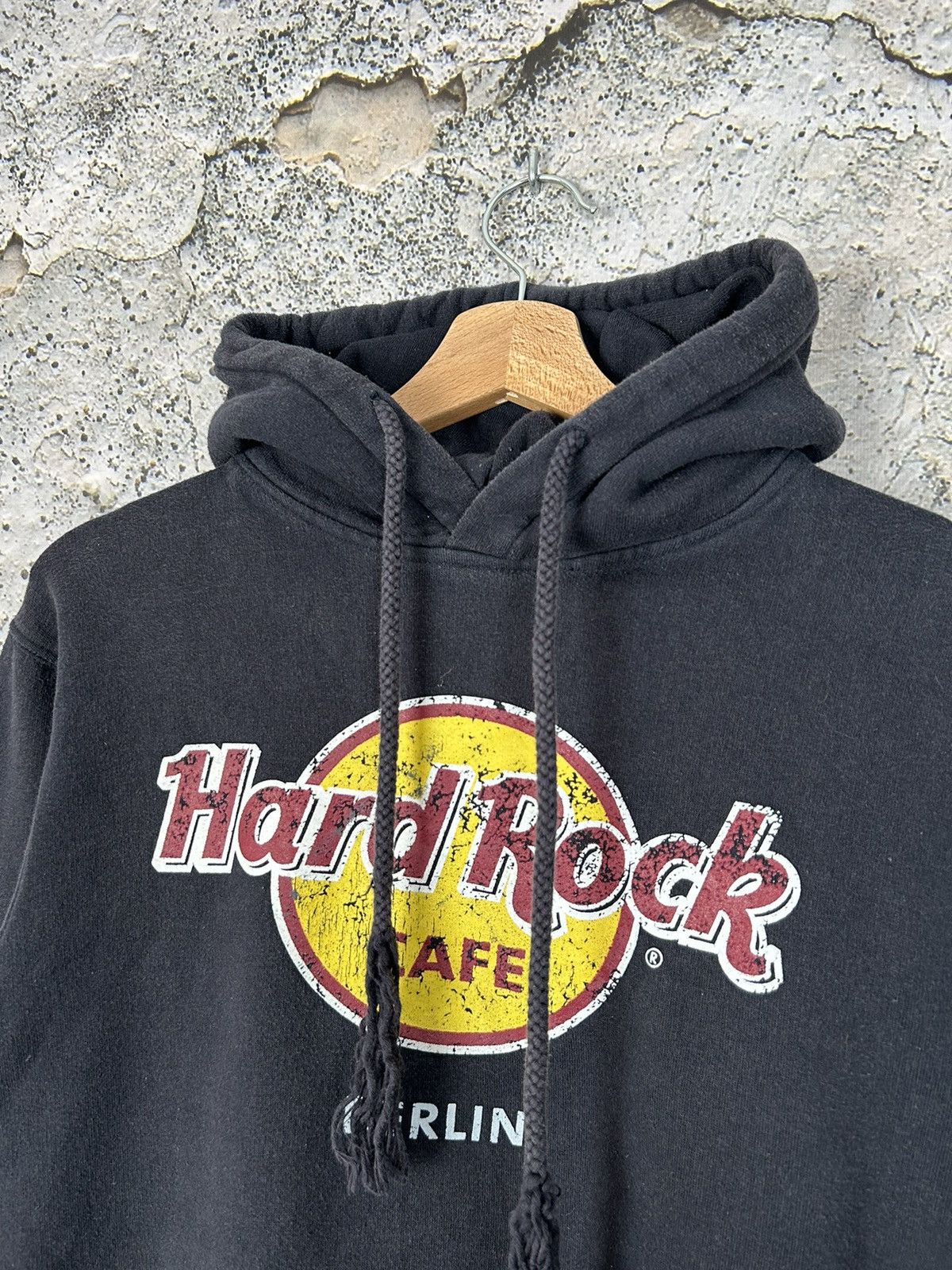 Hard Rock Cafe Vintage Hard Rock Cafe Berlin Hoodie Streetwear Hype Size US M / EU 48-50 / 2 - 3 Thumbnail