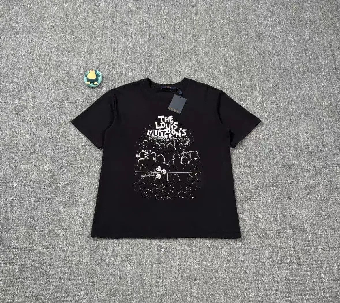 Louis Vuitton Louis Vuitton Graphic Short Sleeve shirt wxx. Size US XL / EU 56 / 4 - 1 Thumbnail