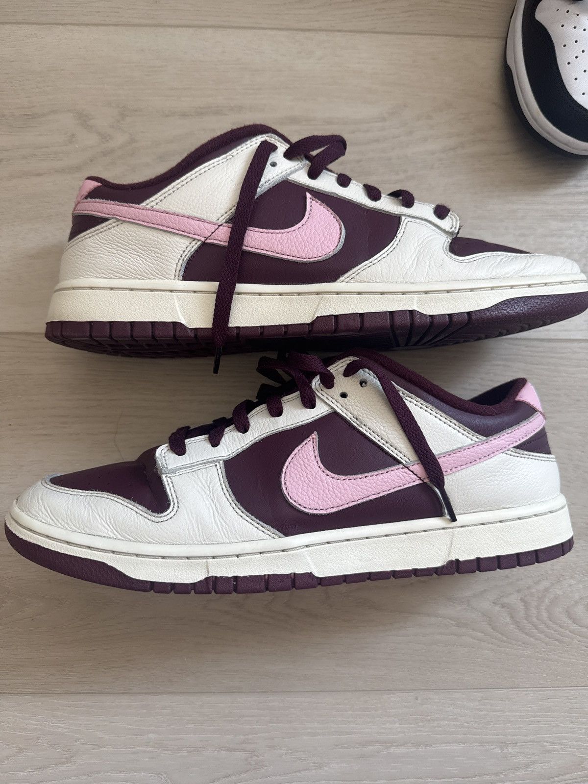 Nike SB Nike SB dunk low ‘Valentine’s Day 2023’ Size US 12 / EU 45 - 4 Thumbnail