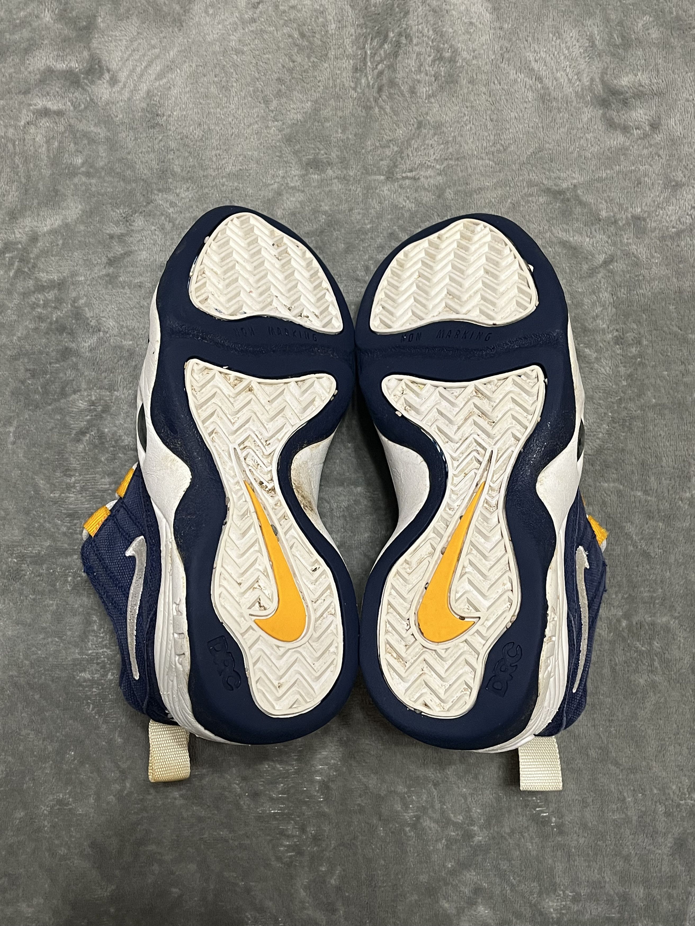 Nike × Vintage Vintage 1997 Nike Air B-Que Midnight Navy/White-Taxi US7 Size US 7 / EU 40 - 6 Thumbnail