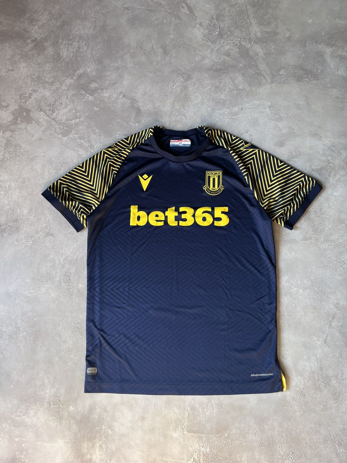 Vintage Vintage Macron Stoke City Y2k jersey Size US L / EU 52-54 / 3 - 1 Thumbnail