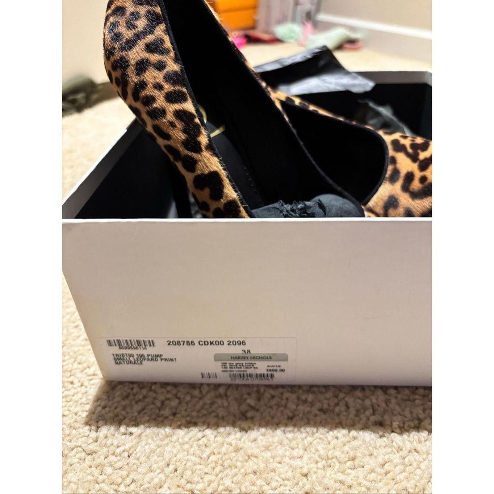 Yves Saint Laurent A sustainable luxury fashion selection Size US 7.5 / IT 37.5 - 7 Thumbnail