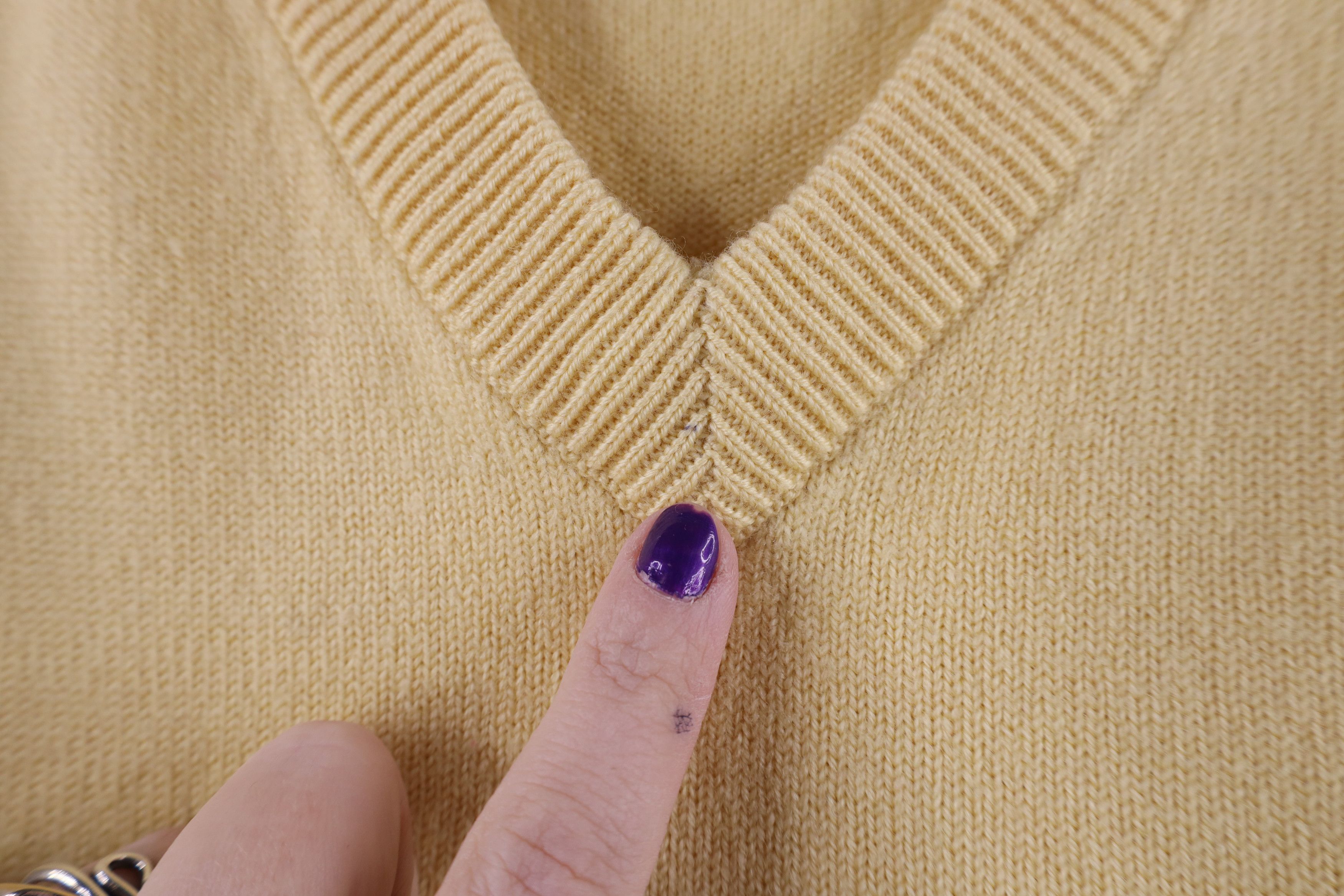 Vintage Vintage 90s Viyella Wool Knit V-Neck Sweater Vest Yellow Size US L / EU 52-54 / 3 - 8 Thumbnail