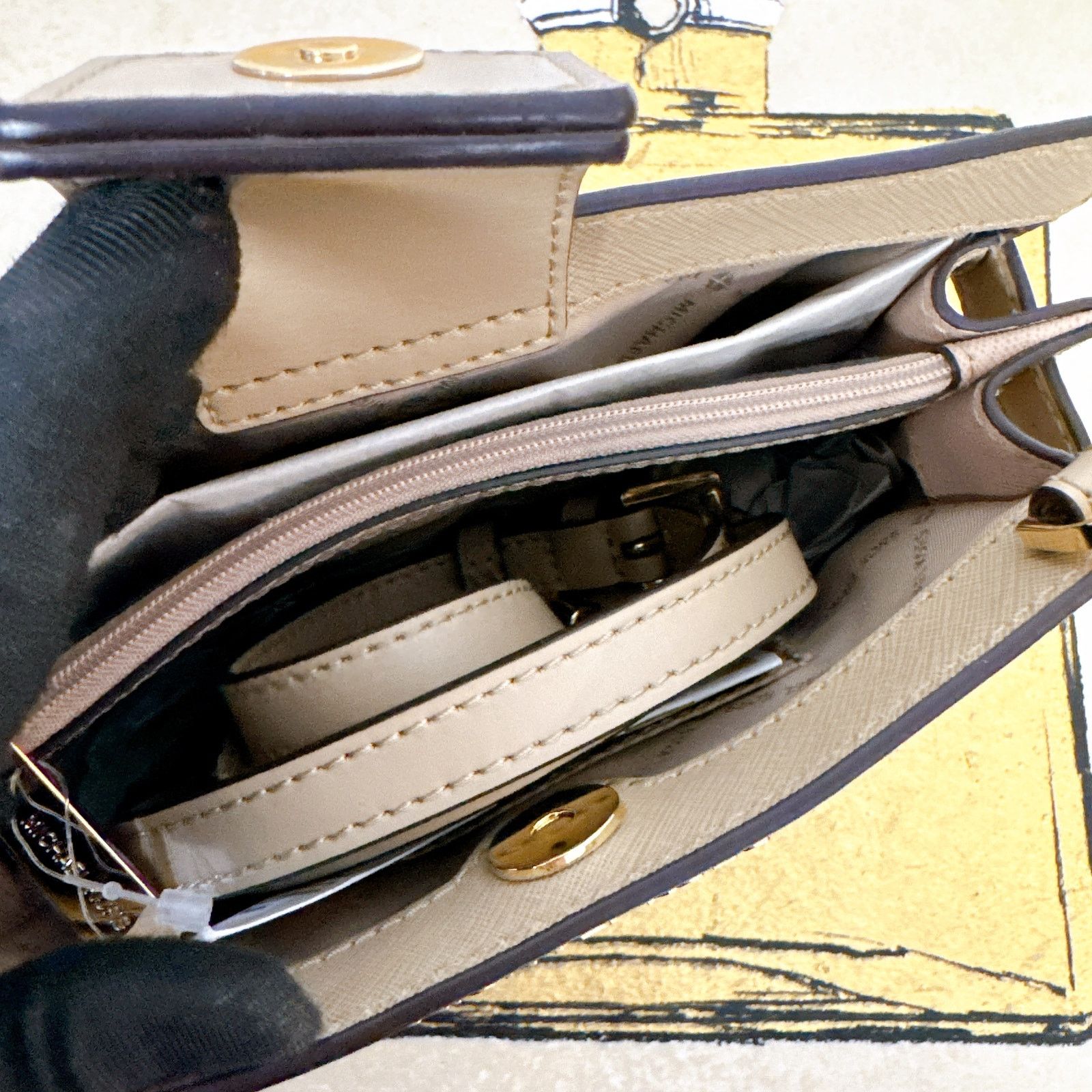 Michael Kors Michael Kors 35S0GU9C1L Rayne Small Leather Classic Bisque Size ONE SIZE - 6 Thumbnail