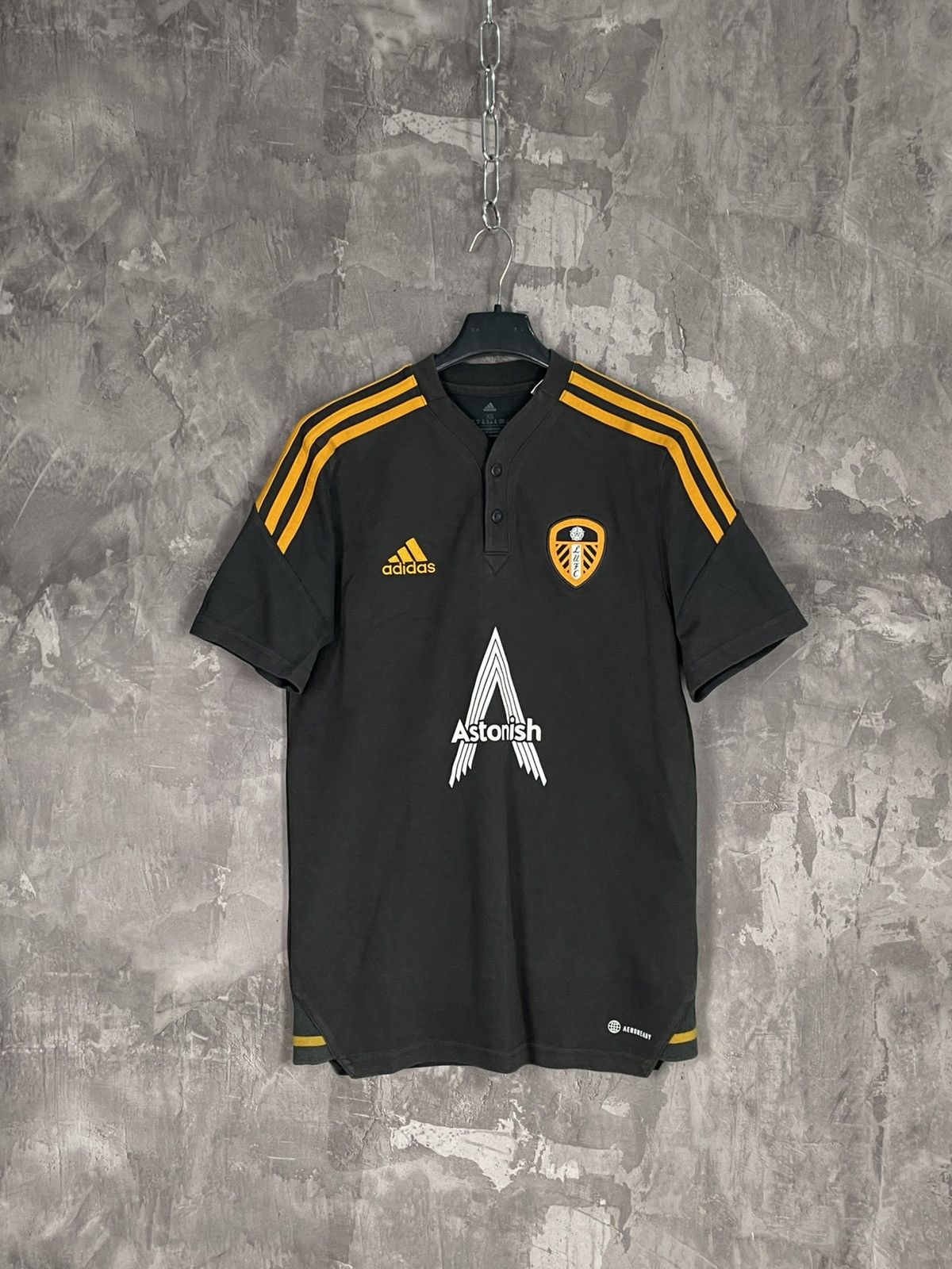 Adidas × Vintage Adidas Leeds United 2022 soccer jersey Size US XS / EU 42 / 0 - 1 Thumbnail