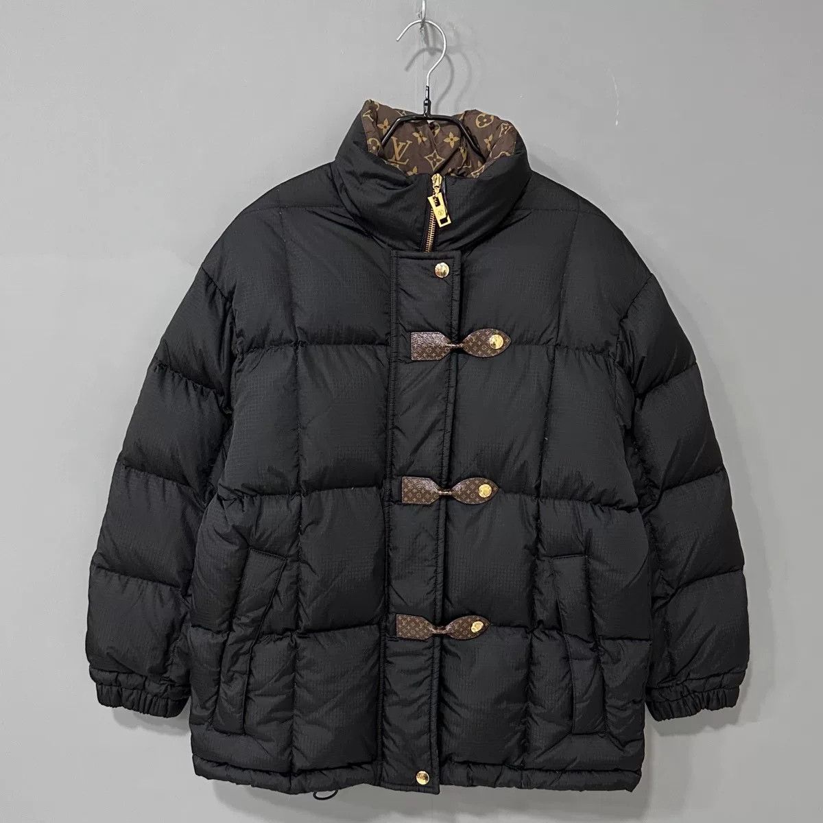 Louis Vuitton louis vuitton black puffer jacket size 34 Size XS / US 0-2 / IT 36-38 - 1 Thumbnail