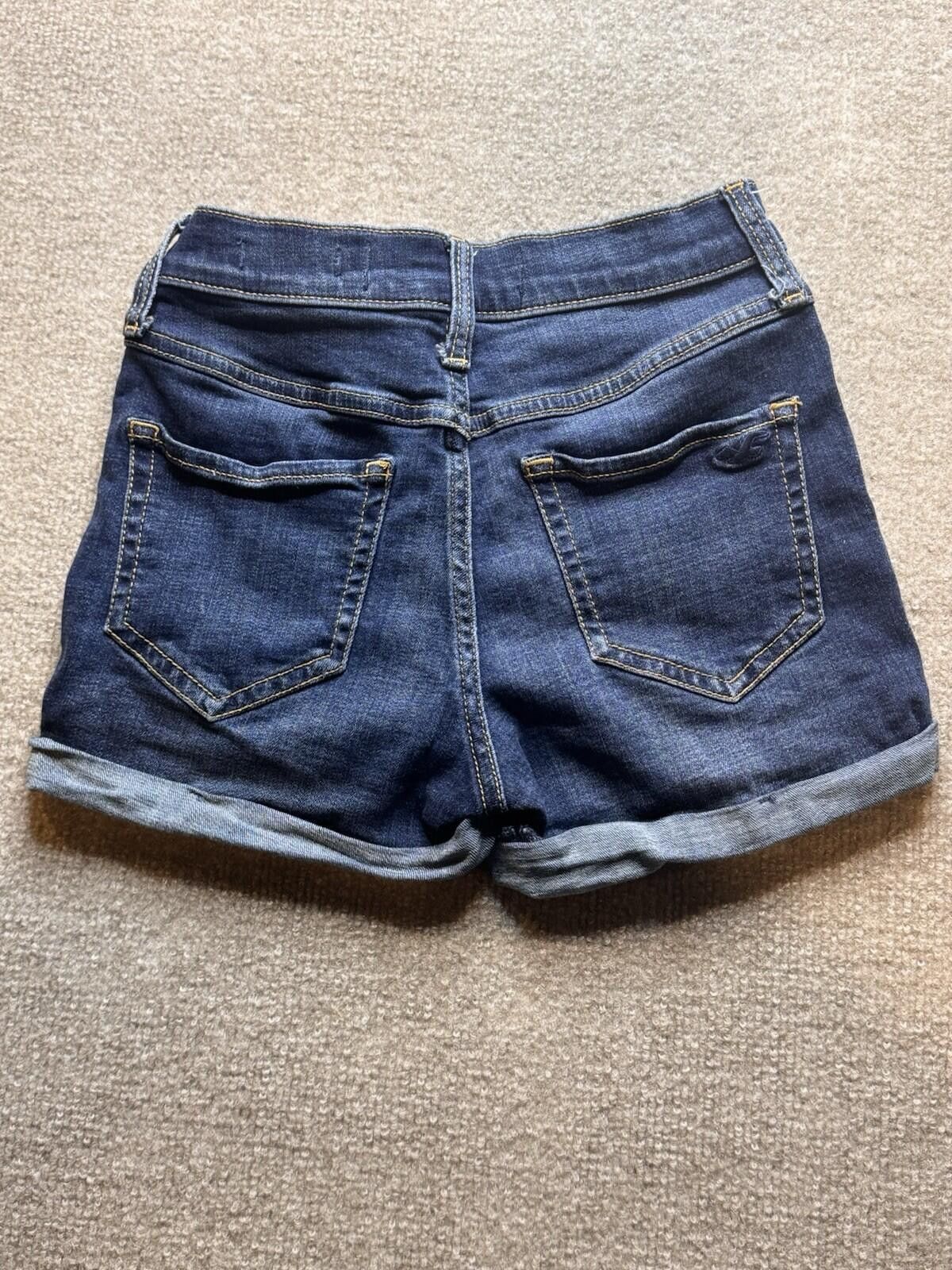 Hollister Hollister 00 W23 Short-3" Cuffed Hem Jean High Rise (748) Size 24" / US 00 / IT 34 - 3 Thumbnail