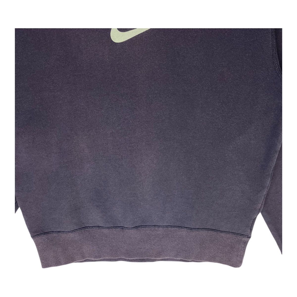 Nike Vintage Nike Swoosh Sweatshirt Center Logo Crewneck Size M Size US M / EU 48-50 / 2 - 5 Thumbnail