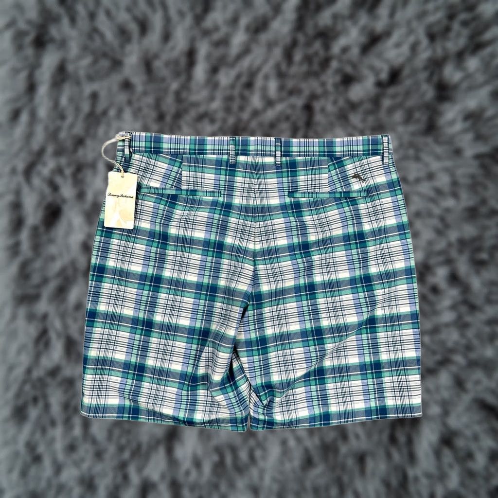 Tommy Bahama Tommy Bahama Chip Shot Clubhouse Plaid 9 Short 40x9 Men's Green XS? Not needed; provide final. Size US 40 / EU 56 - 1 Thumbnail