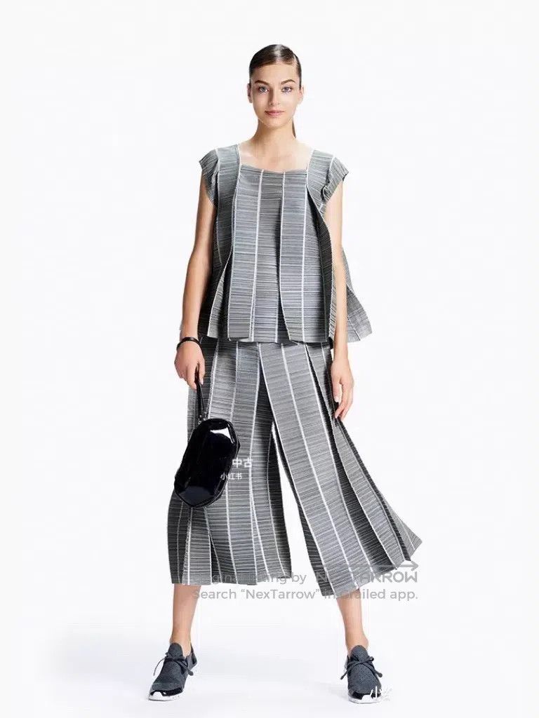 Issey Miyake Issey Miyake Gray Short Sleeve Size L / US 10 / IT 46 - 1 Thumbnail
