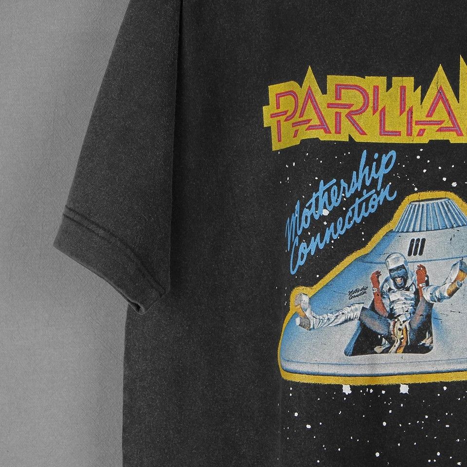 Japanese Brand Parliament T-shirt Size US L / EU 52-54 / 3 - 2 Thumbnail