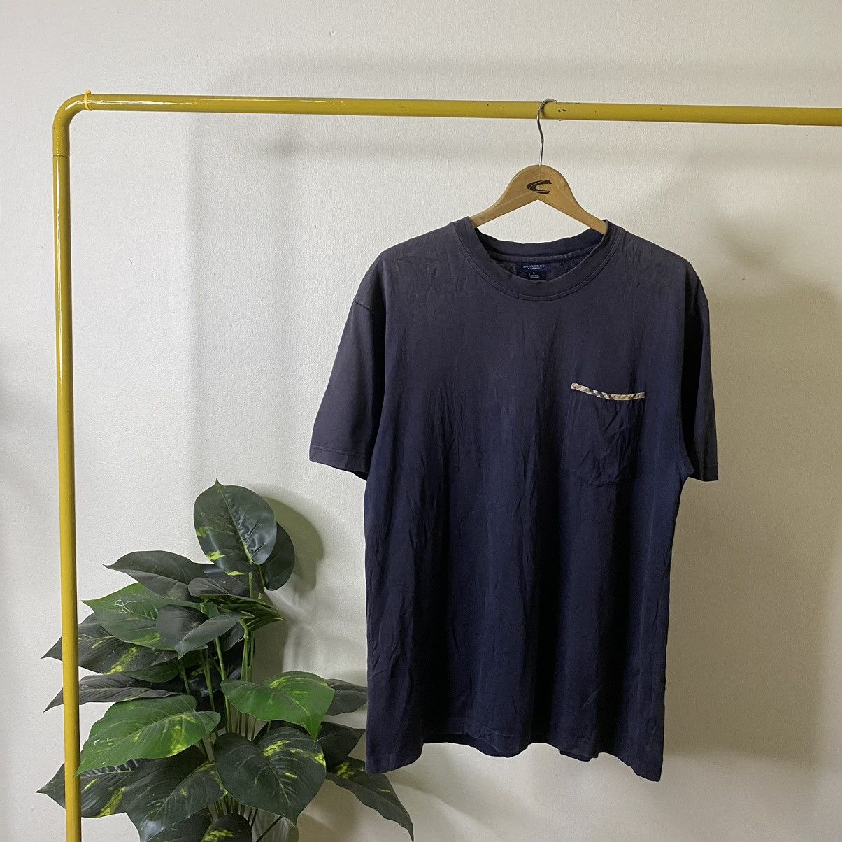 Burberry Burberry London Single Pocket Nova Check Detailing Tee Size US L / EU 52-54 / 3 - 1 Thumbnail